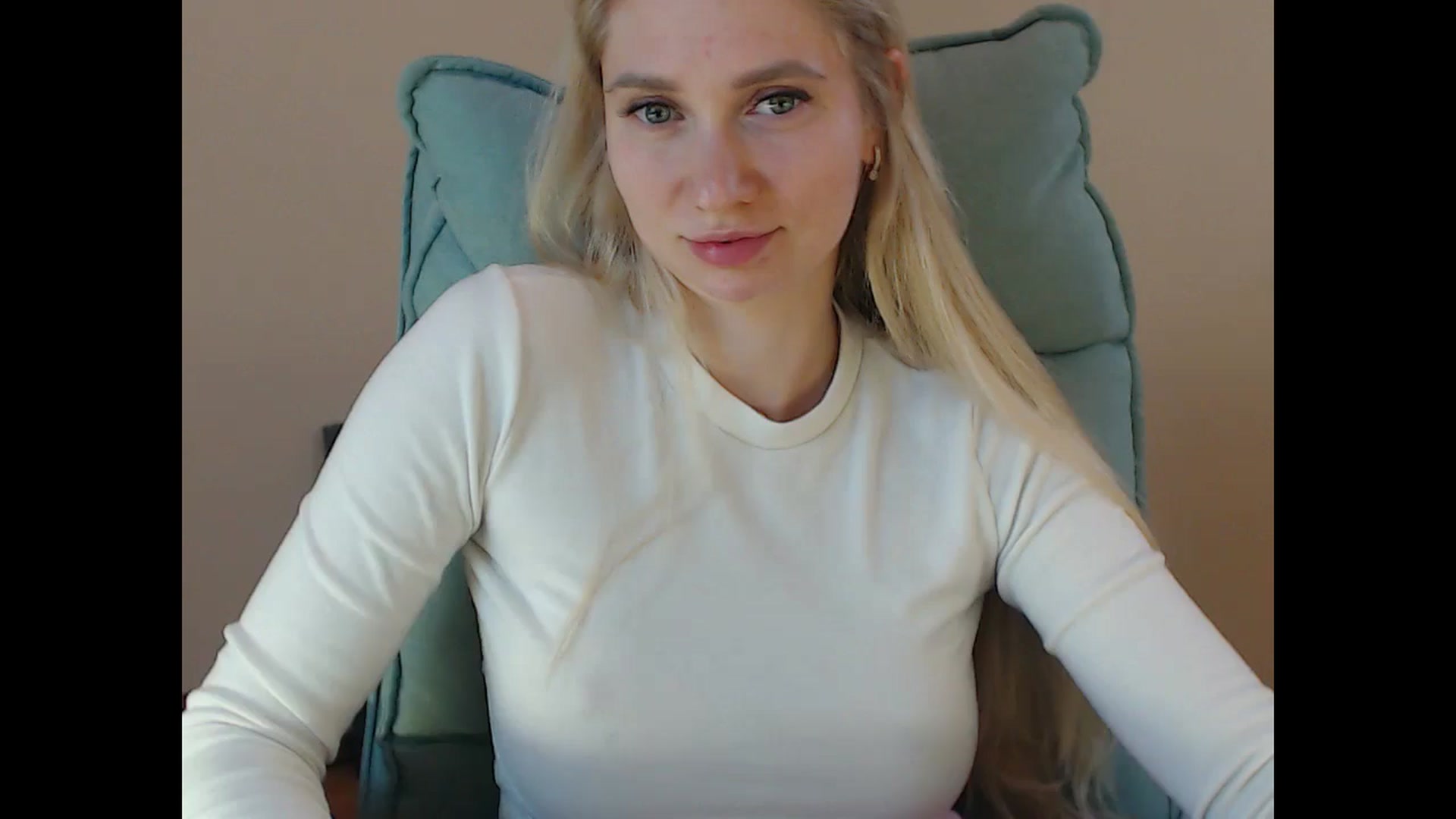 Gallery image thumbnail from Miss_Sylvia's myfreecams stream on, 05/06/2025, 20:12 image 5 of 20