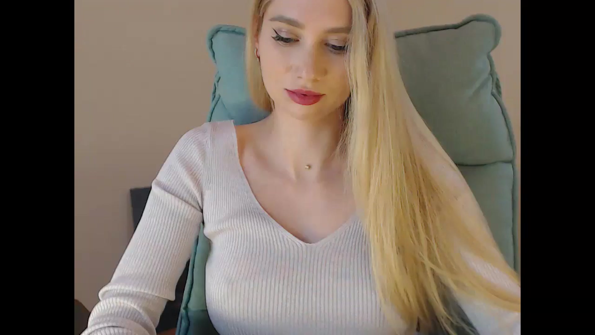 Gallery image thumbnail from Miss_Sylvia's myfreecams stream on, 05/09/2025, 20:15 image 1 of 20