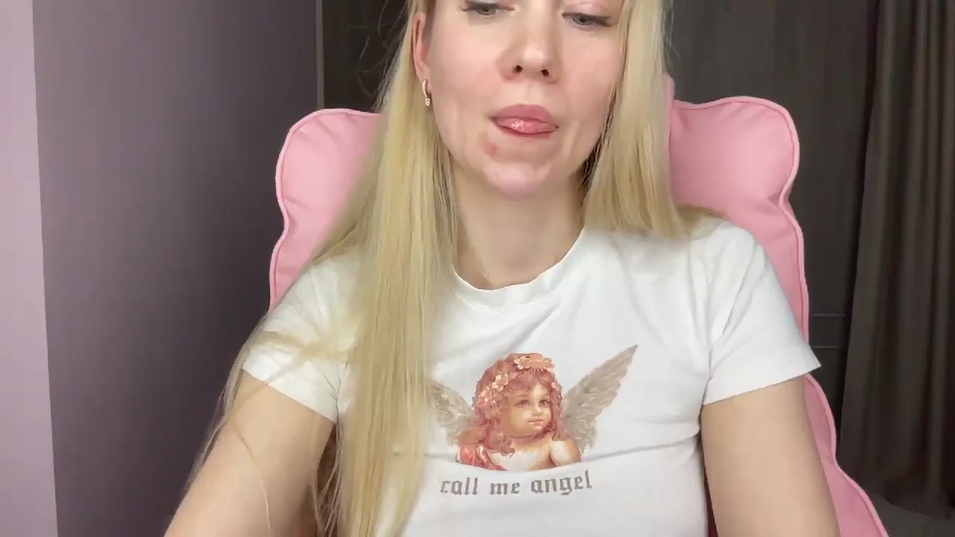 Gallery image thumbnail from Miss_Sylvia's myfreecams stream on, 05/14/2025, 19:09 image 18 of 20