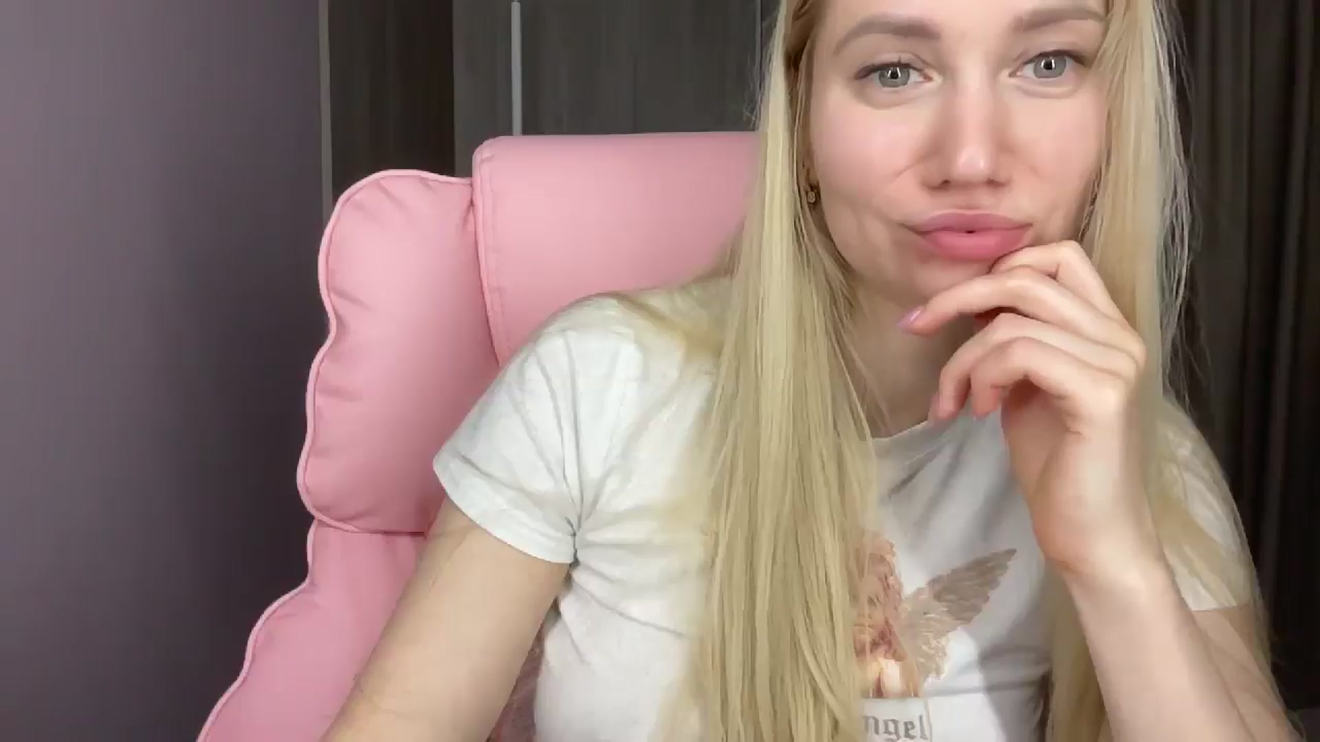Gallery image thumbnail from Miss_Sylvia's myfreecams stream on, 05/14/2025, 21:05 image 8 of 20