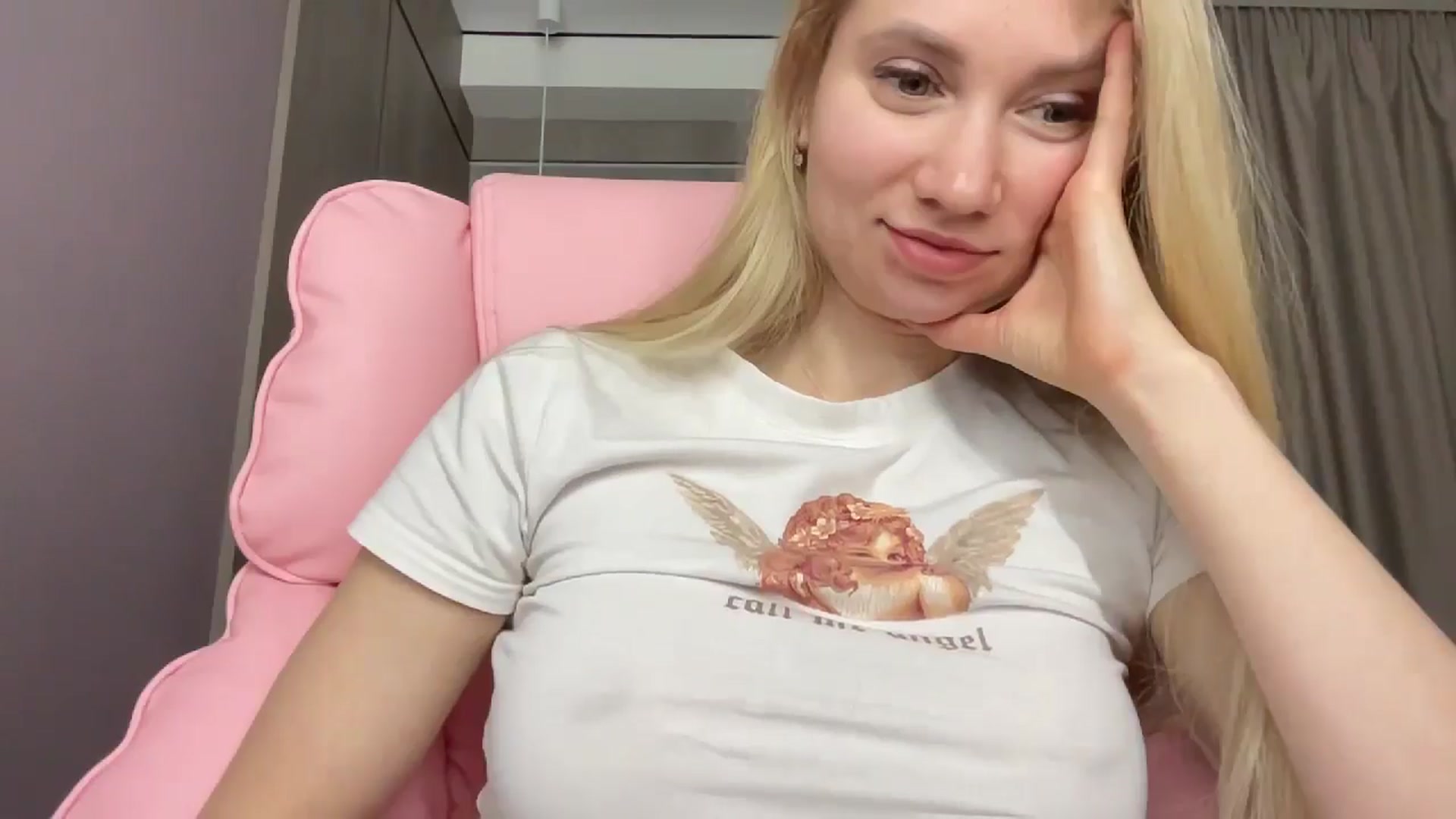 Gallery image thumbnail from Miss_Sylvia's myfreecams stream on, 05/14/2025, 21:05 image 19 of 20