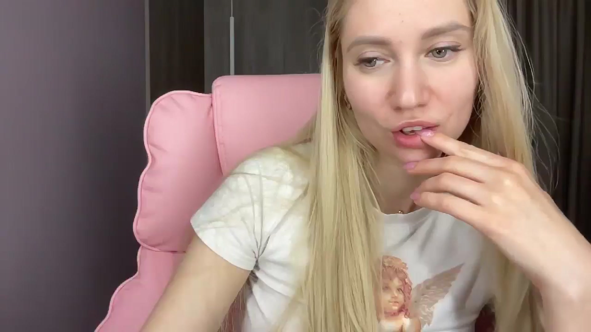 Gallery image thumbnail from Miss_Sylvia's myfreecams stream on, 05/14/2025, 21:05 image 5 of 20