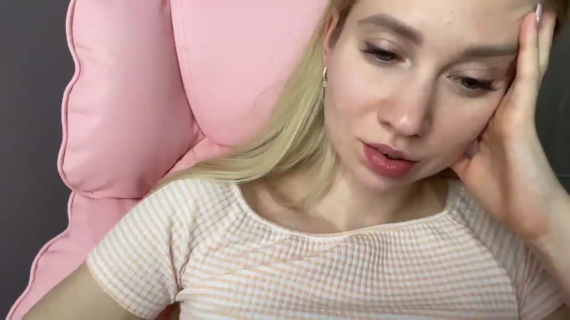 Gallery image thumbnail from Miss_Sylvia's myfreecams stream on, 05/15/2025, 20:37 image 9 of 20