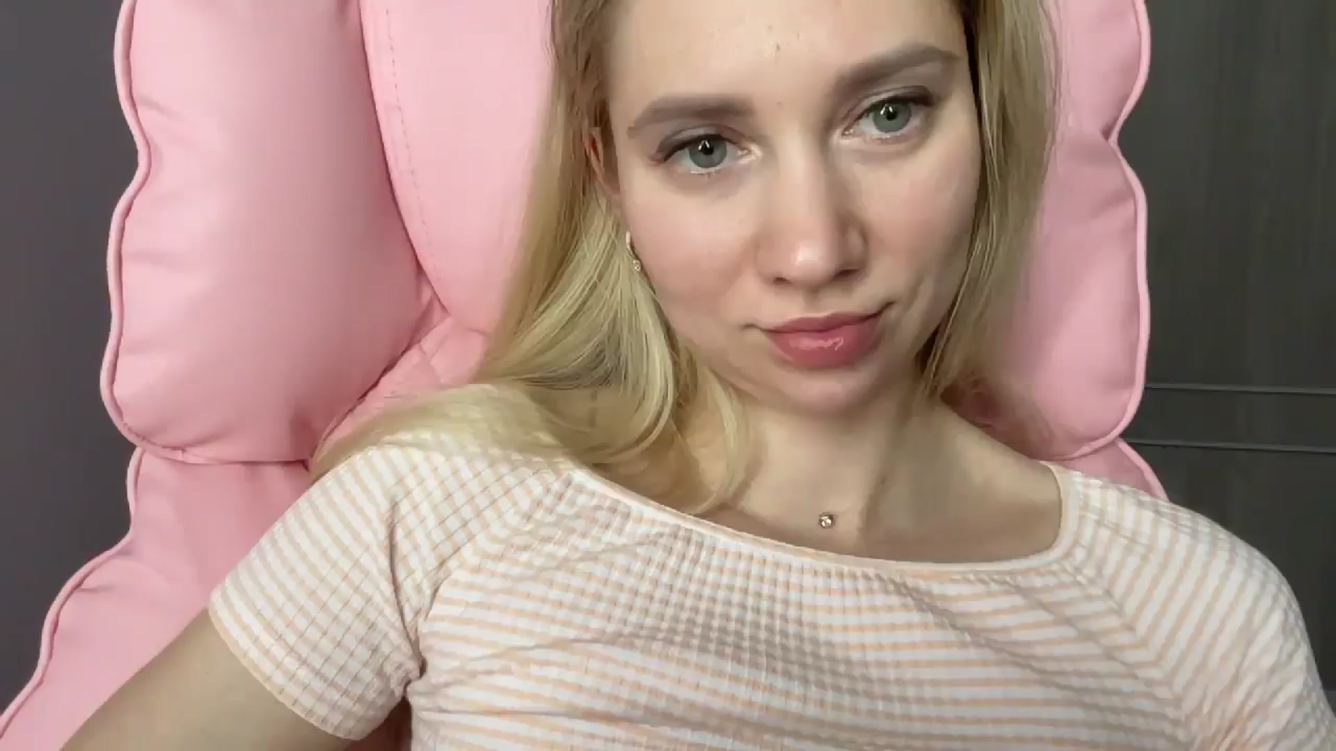 Gallery image thumbnail from Miss_Sylvia's myfreecams stream on, 05/15/2025, 20:37 image 18 of 20