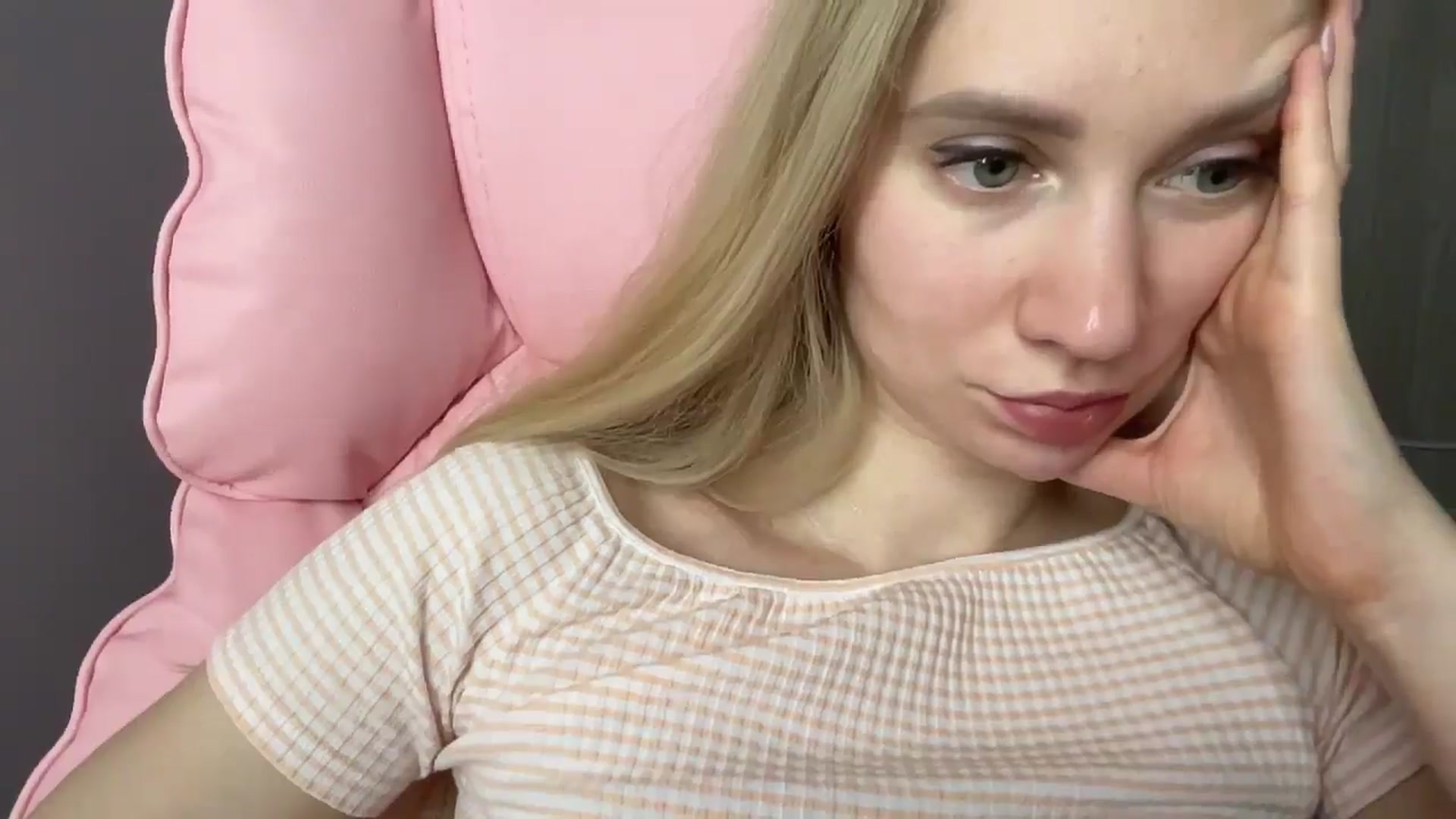 Gallery image thumbnail from Miss_Sylvia's myfreecams stream on, 05/15/2025, 20:37 image 7 of 20