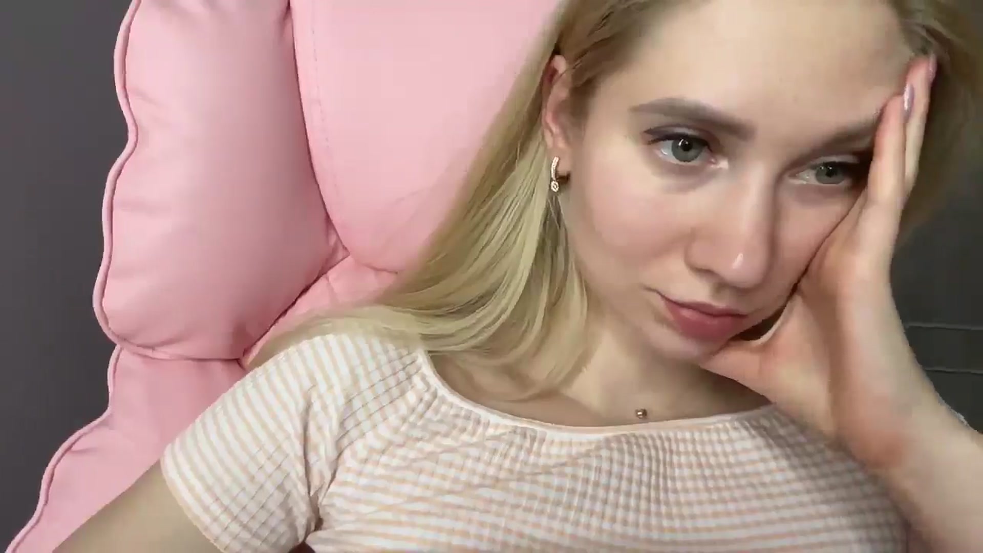 Gallery image thumbnail from Miss_Sylvia's myfreecams stream on, 05/15/2025, 20:37 image 13 of 20