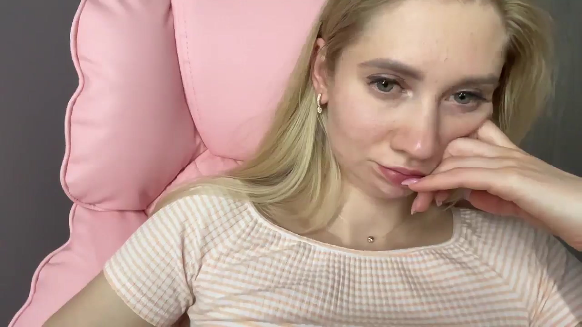 Gallery image thumbnail from Miss_Sylvia's myfreecams stream on, 05/15/2025, 20:37 image 15 of 20