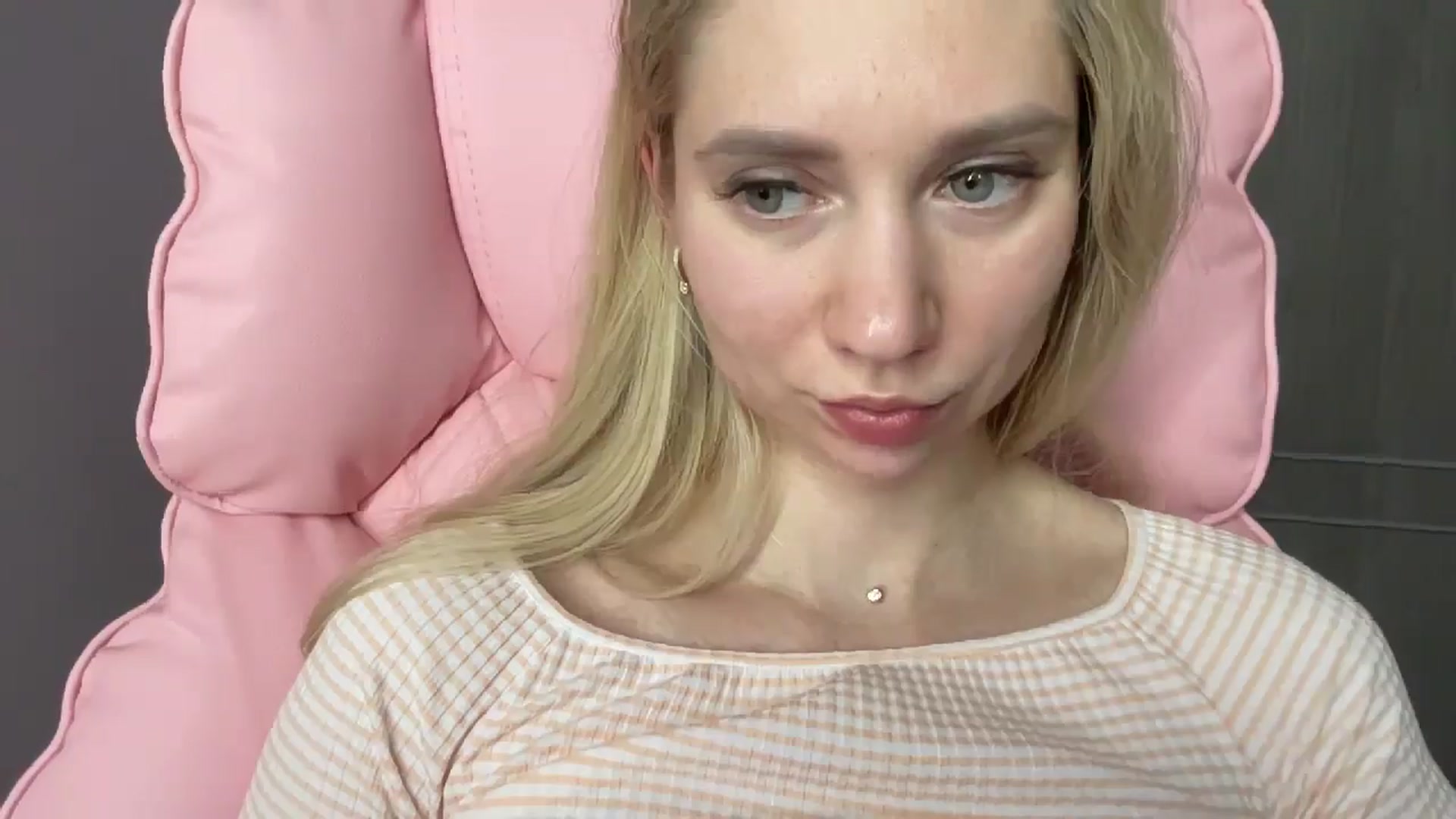 Gallery image thumbnail from Miss_Sylvia's myfreecams stream on, 05/15/2025, 20:37 image 11 of 20