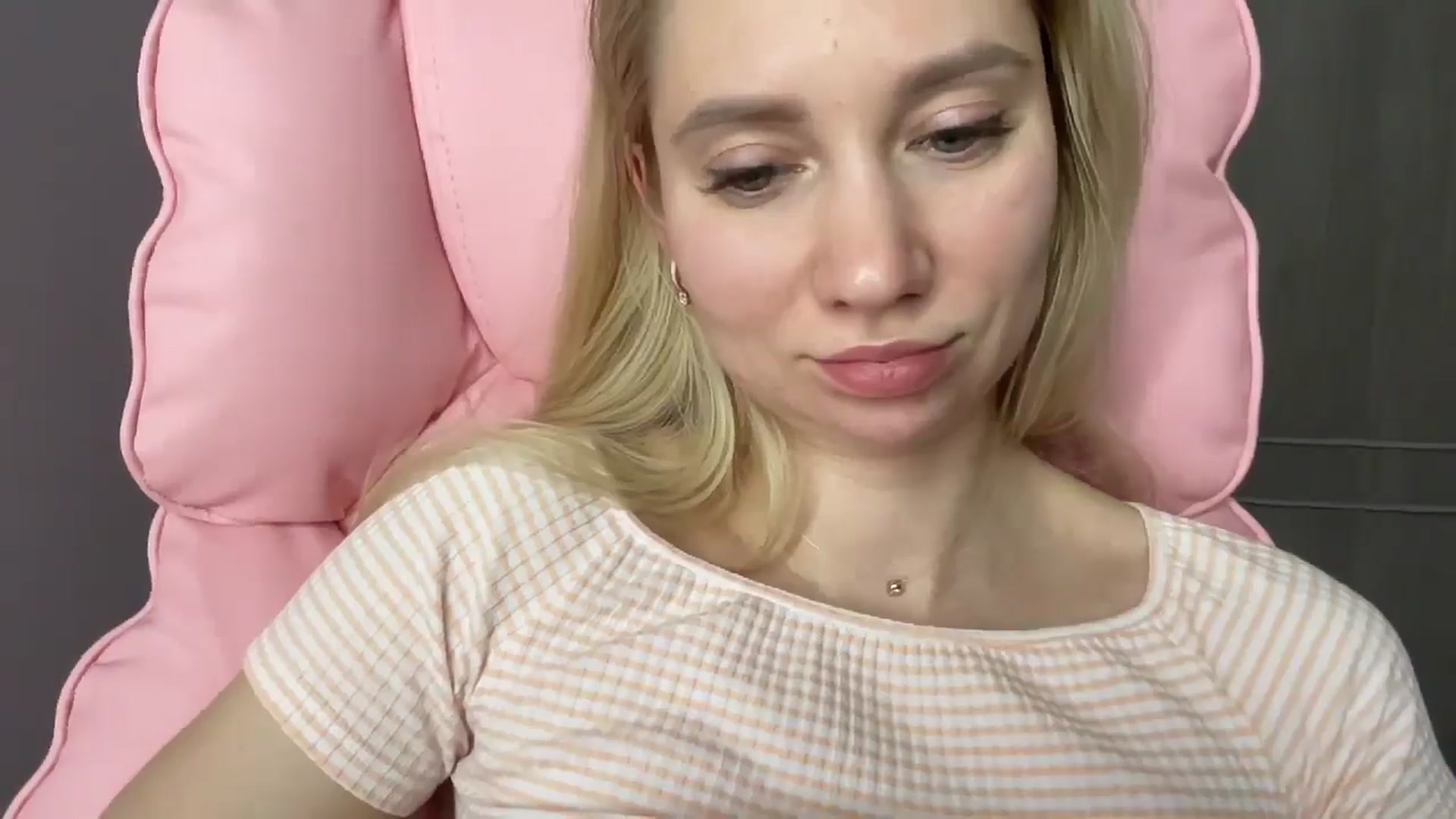 Gallery image thumbnail from Miss_Sylvia's myfreecams stream on, 05/15/2025, 20:37 image 14 of 20