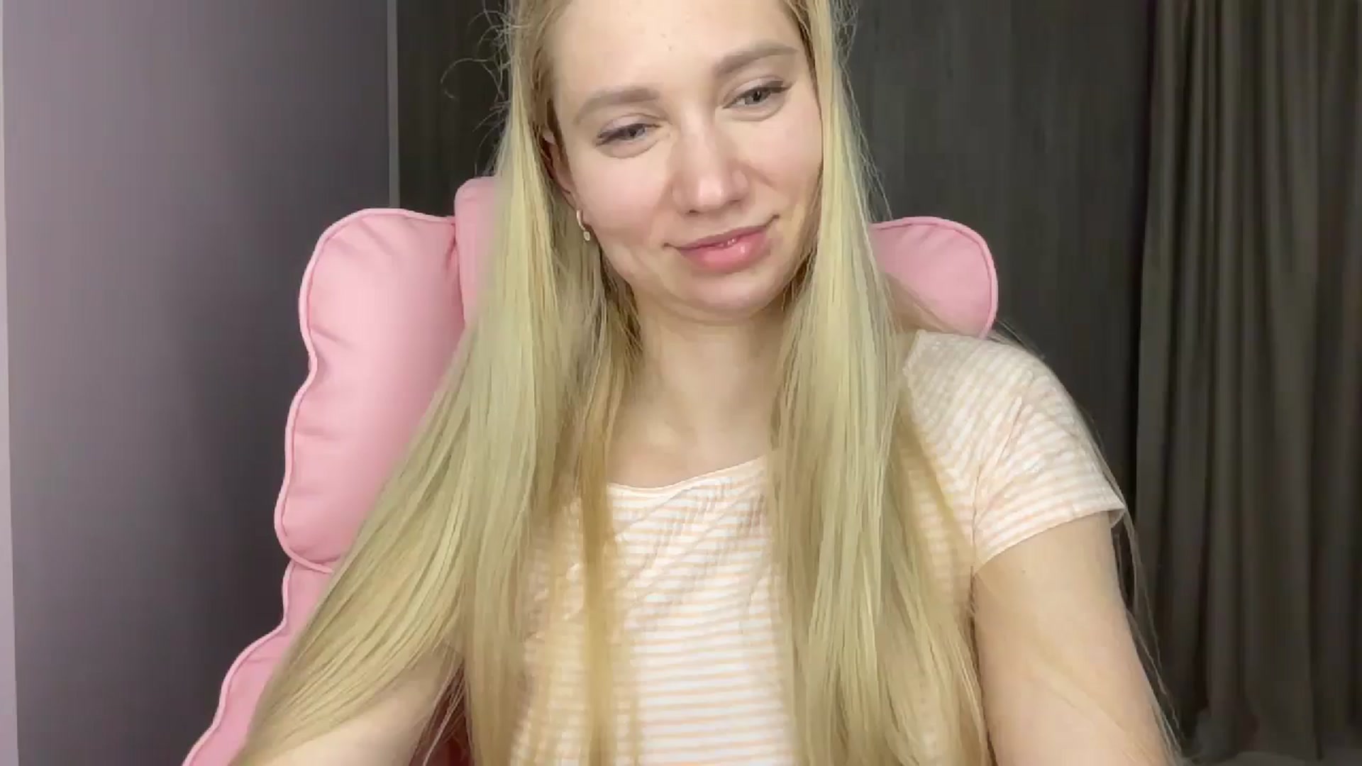 Gallery image thumbnail from Miss_Sylvia's myfreecams stream on, 05/16/2025, 18:49 image 15 of 20