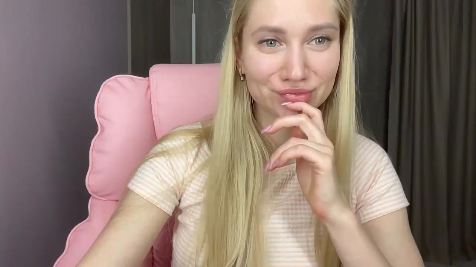 Gallery image thumbnail from Miss_Sylvia's myfreecams stream on, 05/16/2025, 18:49 image 5 of 20