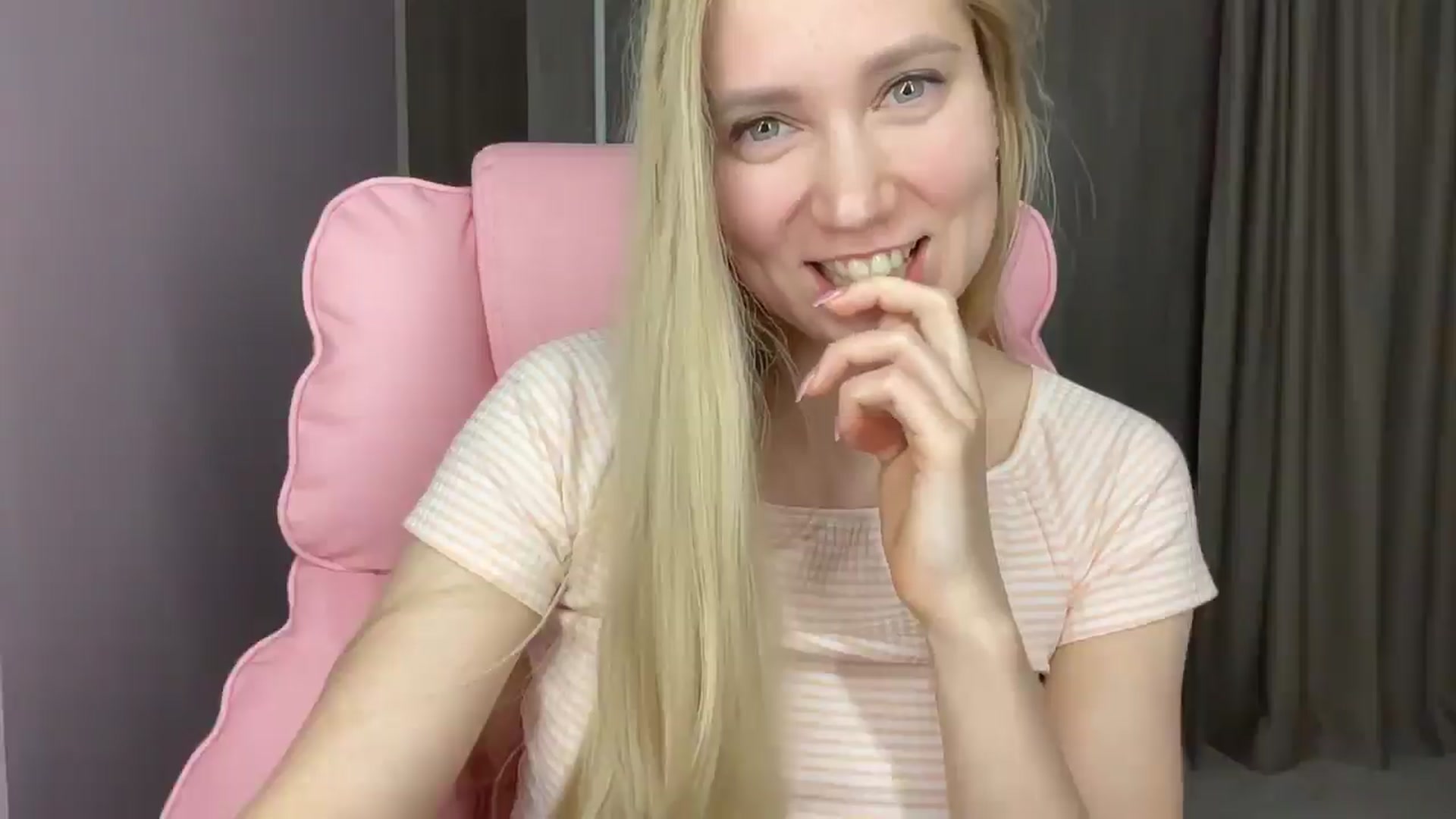 Gallery image thumbnail from Miss_Sylvia's myfreecams stream on, 05/16/2025, 21:43 image 16 of 20