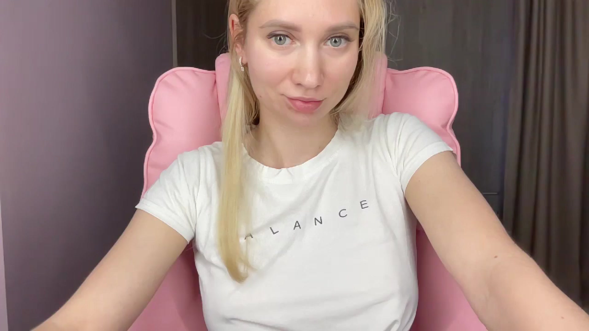 Gallery image thumbnail from Miss_Sylvia's myfreecams stream on, 05/17/2025, 17:33 image 14 of 20