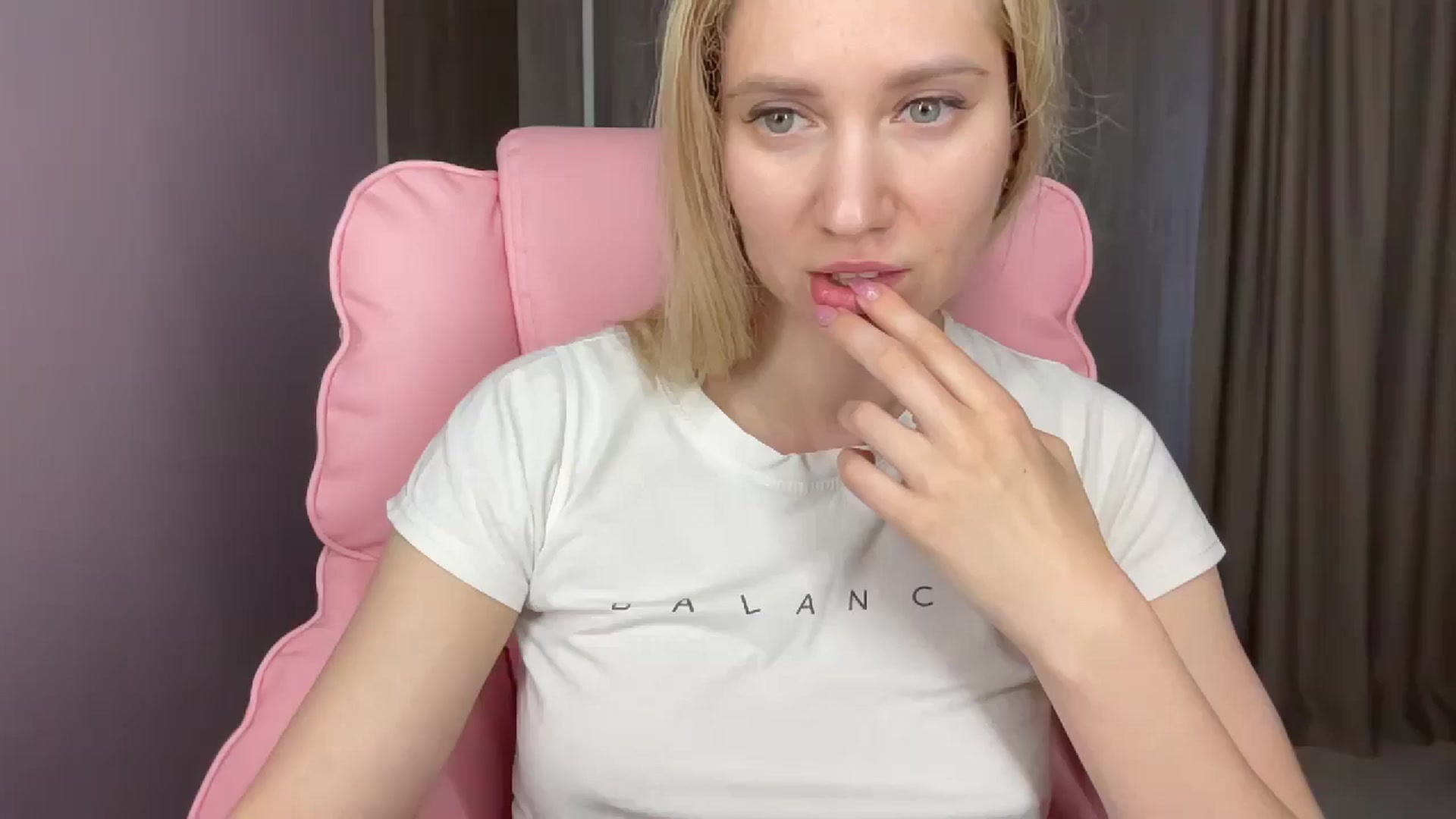 Gallery image thumbnail from Miss_Sylvia's myfreecams stream on, 05/17/2025, 17:33 image 7 of 20