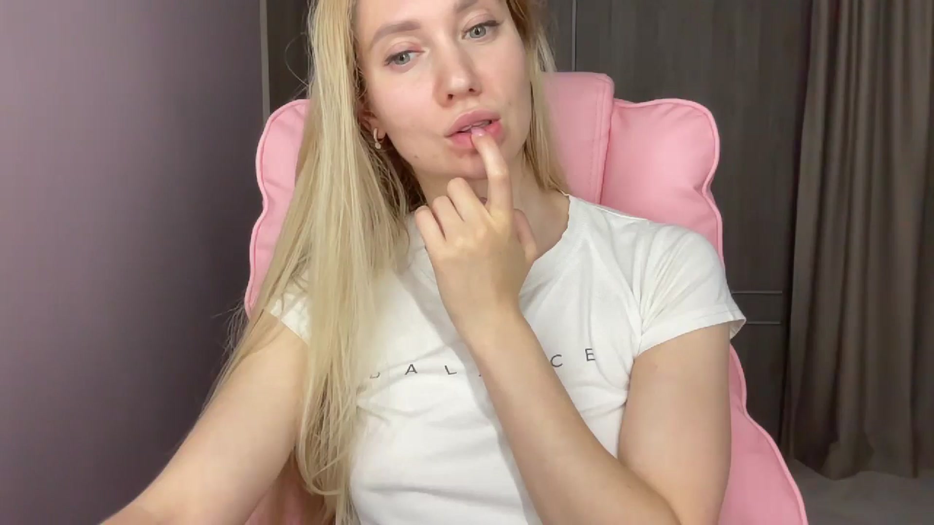 Gallery image thumbnail from Miss_Sylvia's myfreecams stream on, 05/17/2025, 21:00 image 5 of 20