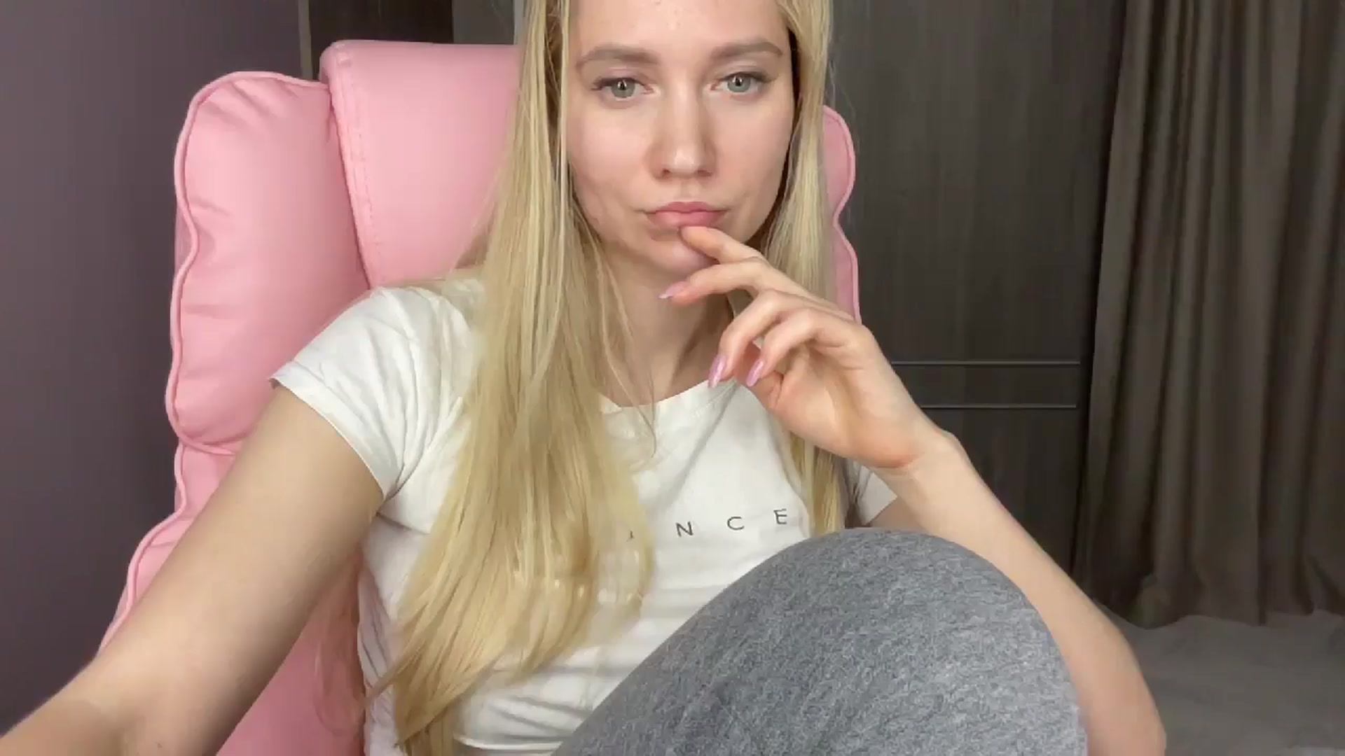 Gallery image thumbnail from Miss_Sylvia's myfreecams stream on, 05/17/2025, 21:00 image 18 of 20