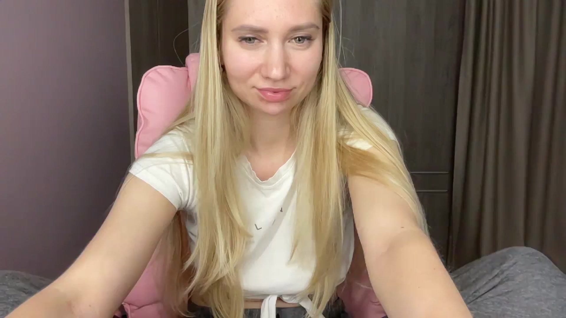 Gallery image thumbnail from Miss_Sylvia's myfreecams stream on, 05/17/2025, 21:00 image 16 of 20