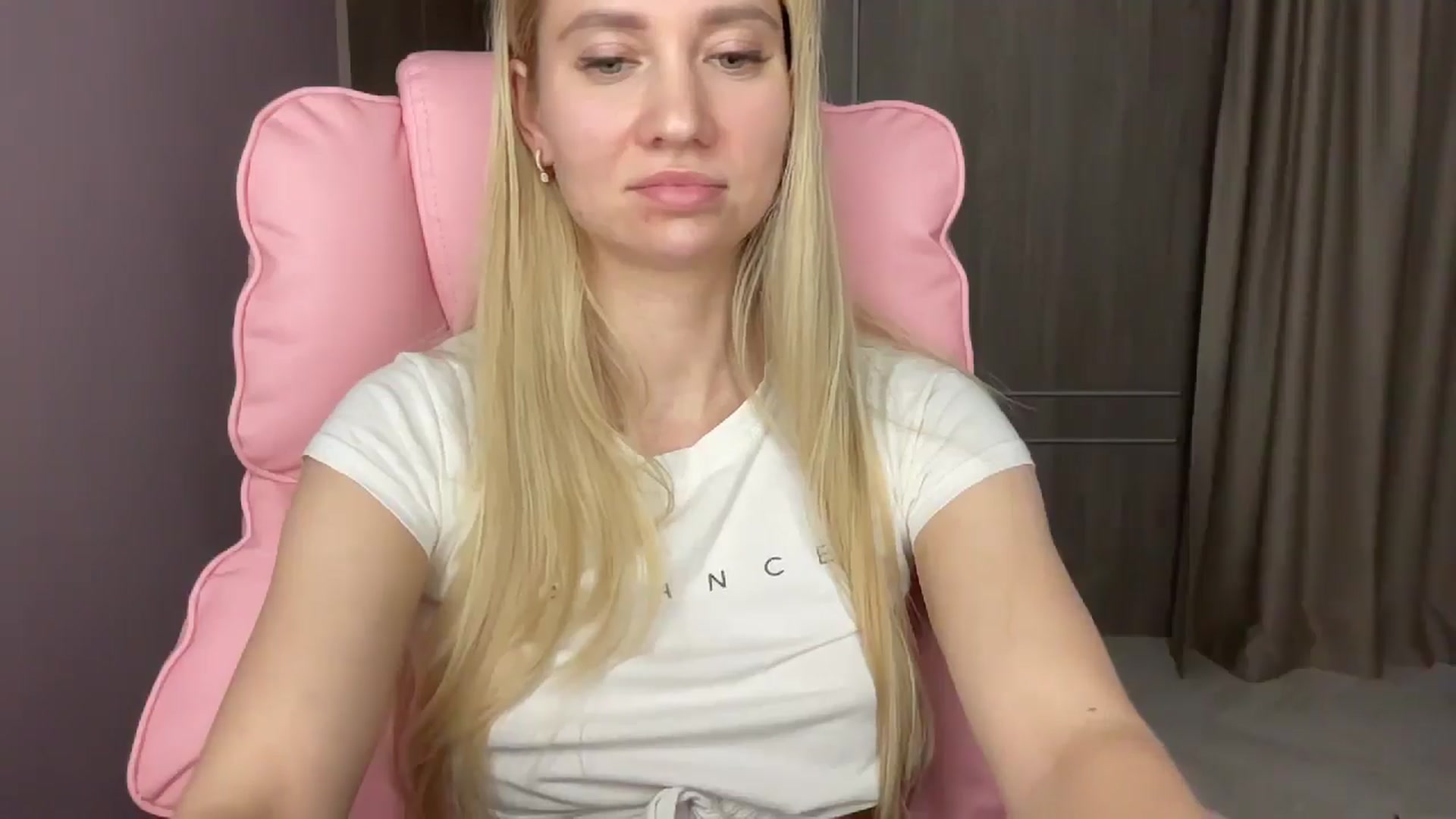 Gallery image thumbnail from Miss_Sylvia's myfreecams stream on, 05/17/2025, 21:00 image 19 of 20