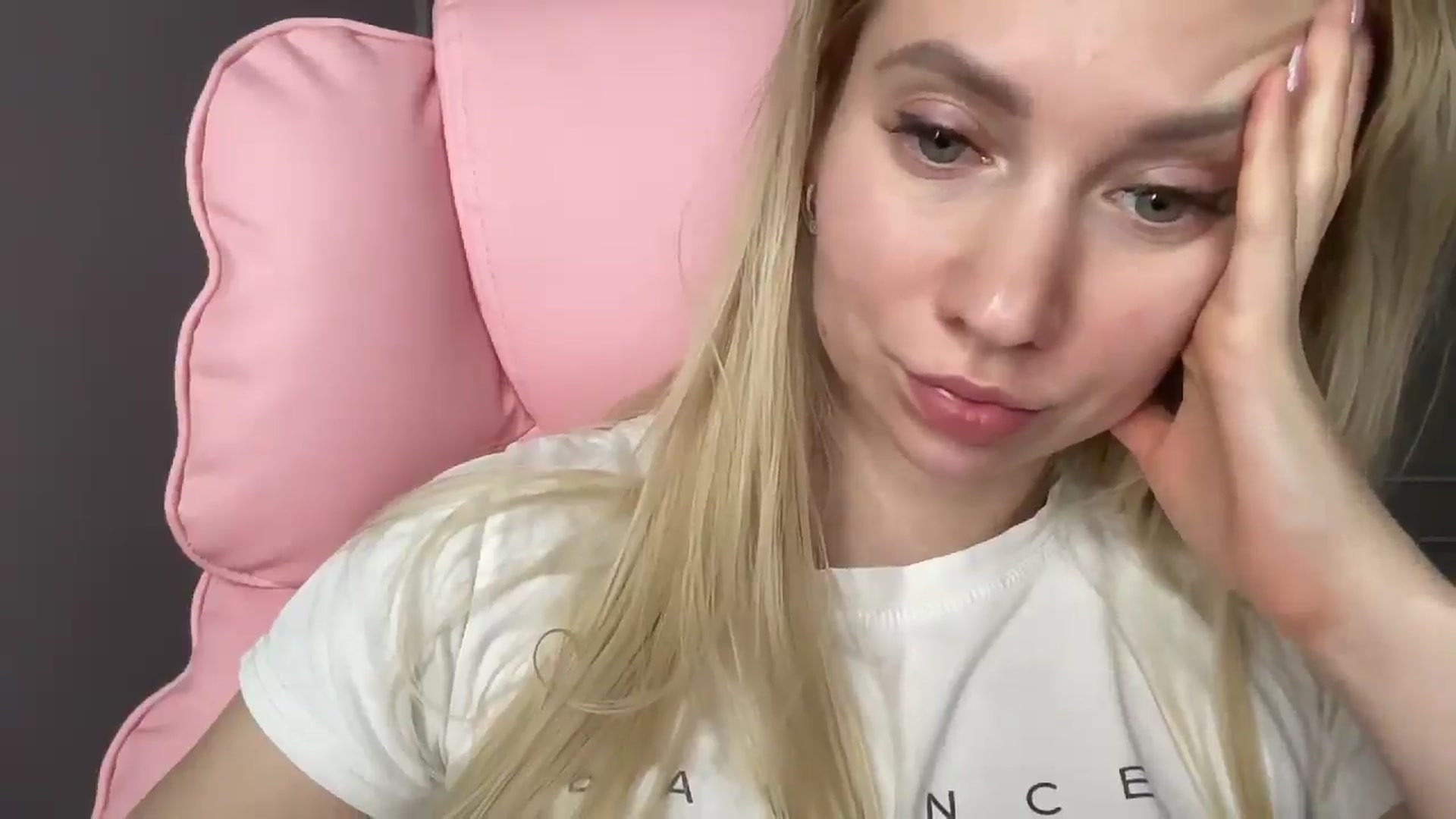 Gallery image thumbnail from Miss_Sylvia's myfreecams stream on, 05/17/2025, 21:00 image 11 of 20