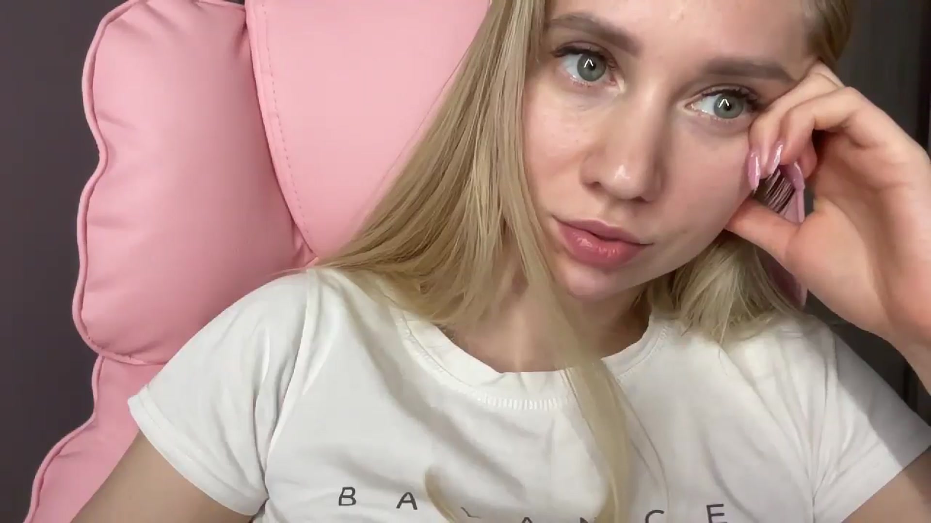 Gallery image thumbnail from Miss_Sylvia's myfreecams stream on, 05/17/2025, 21:00 image 15 of 20