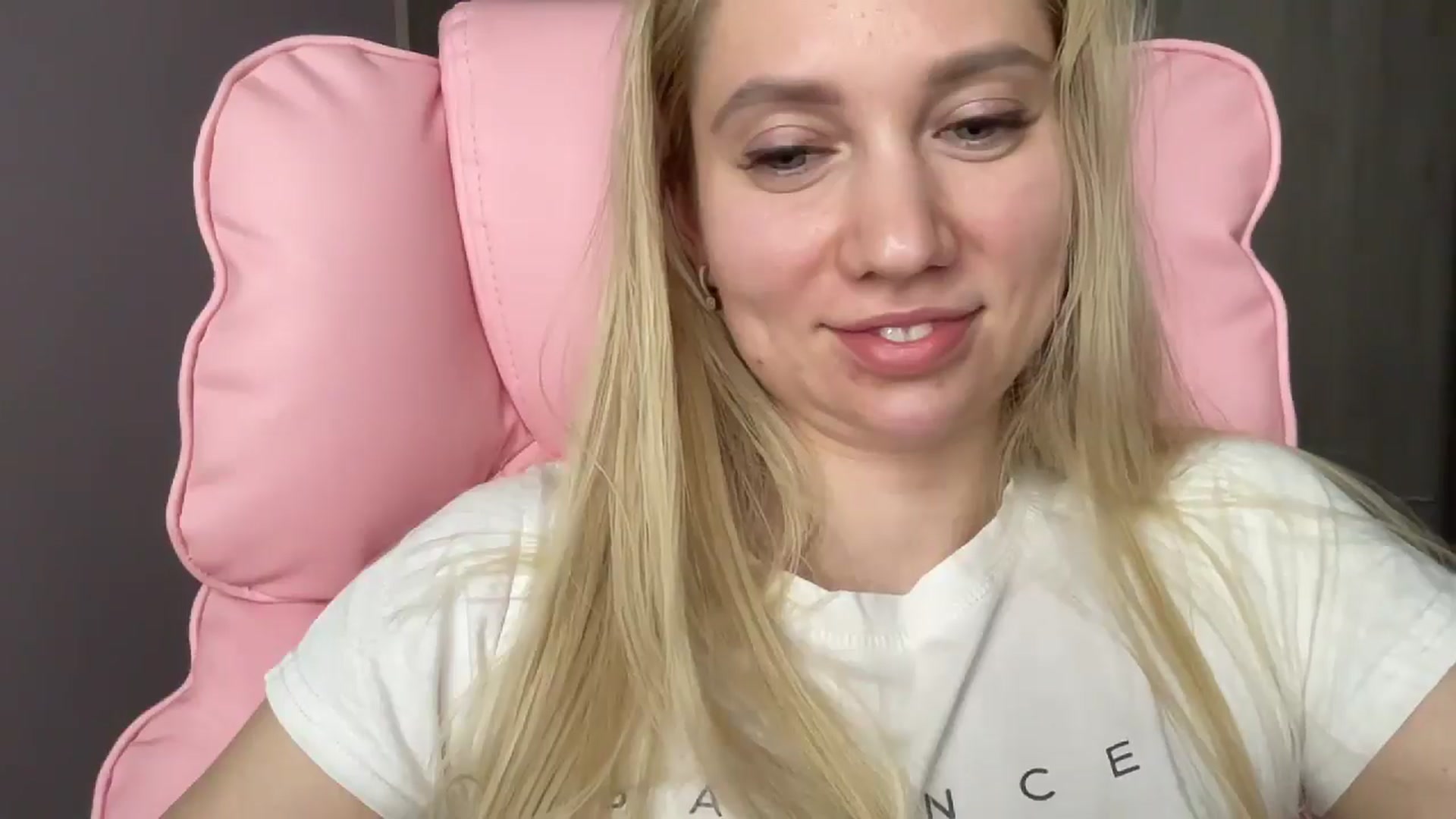Gallery image thumbnail from Miss_Sylvia's myfreecams stream on, 05/17/2025, 21:00 image 12 of 20