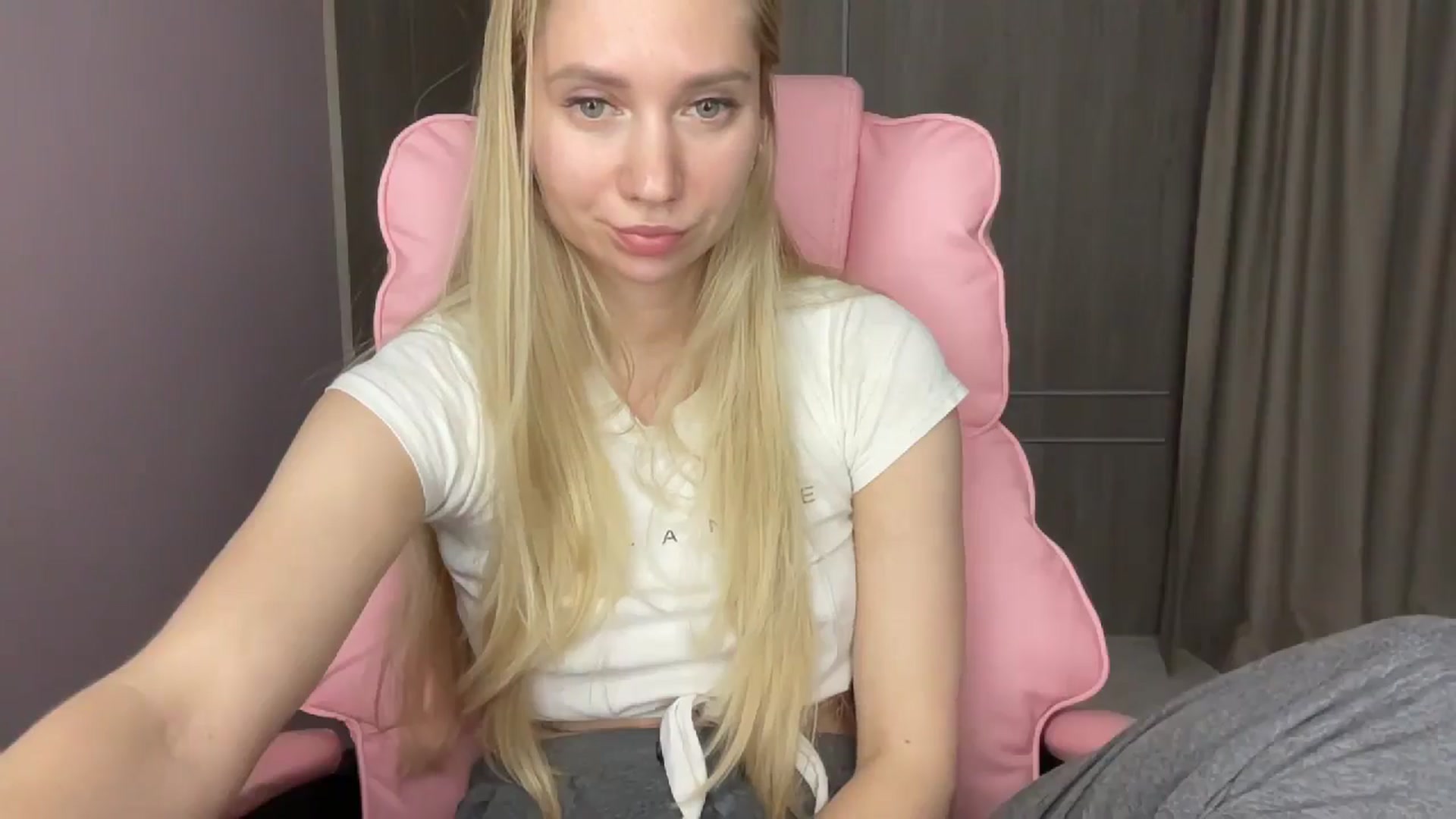 Gallery image thumbnail from Miss_Sylvia's myfreecams stream on, 05/17/2025, 21:00 image 17 of 20