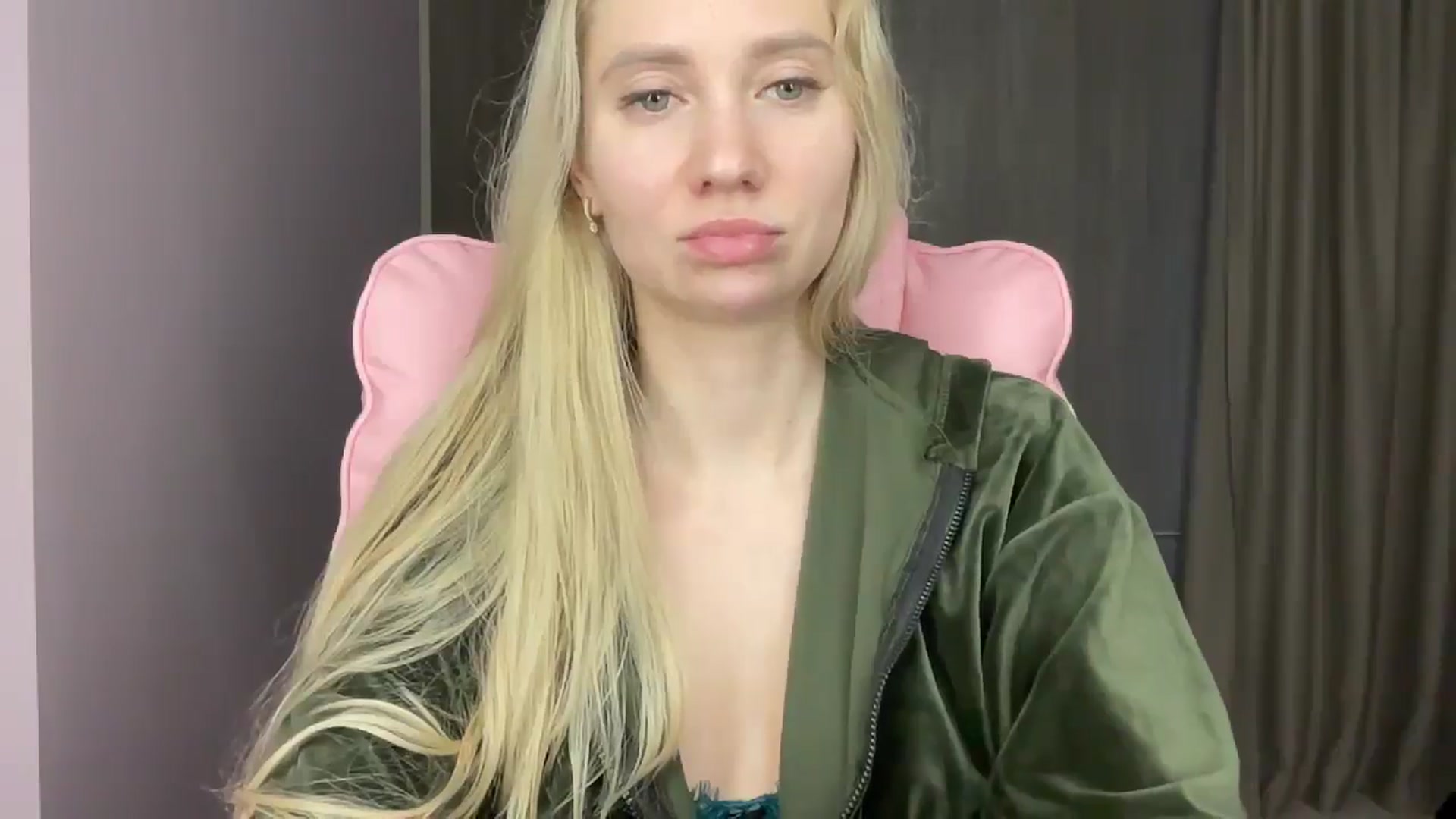Gallery image thumbnail from Miss_Sylvia's myfreecams stream on, 05/18/2025, 17:49 image 3 of 20