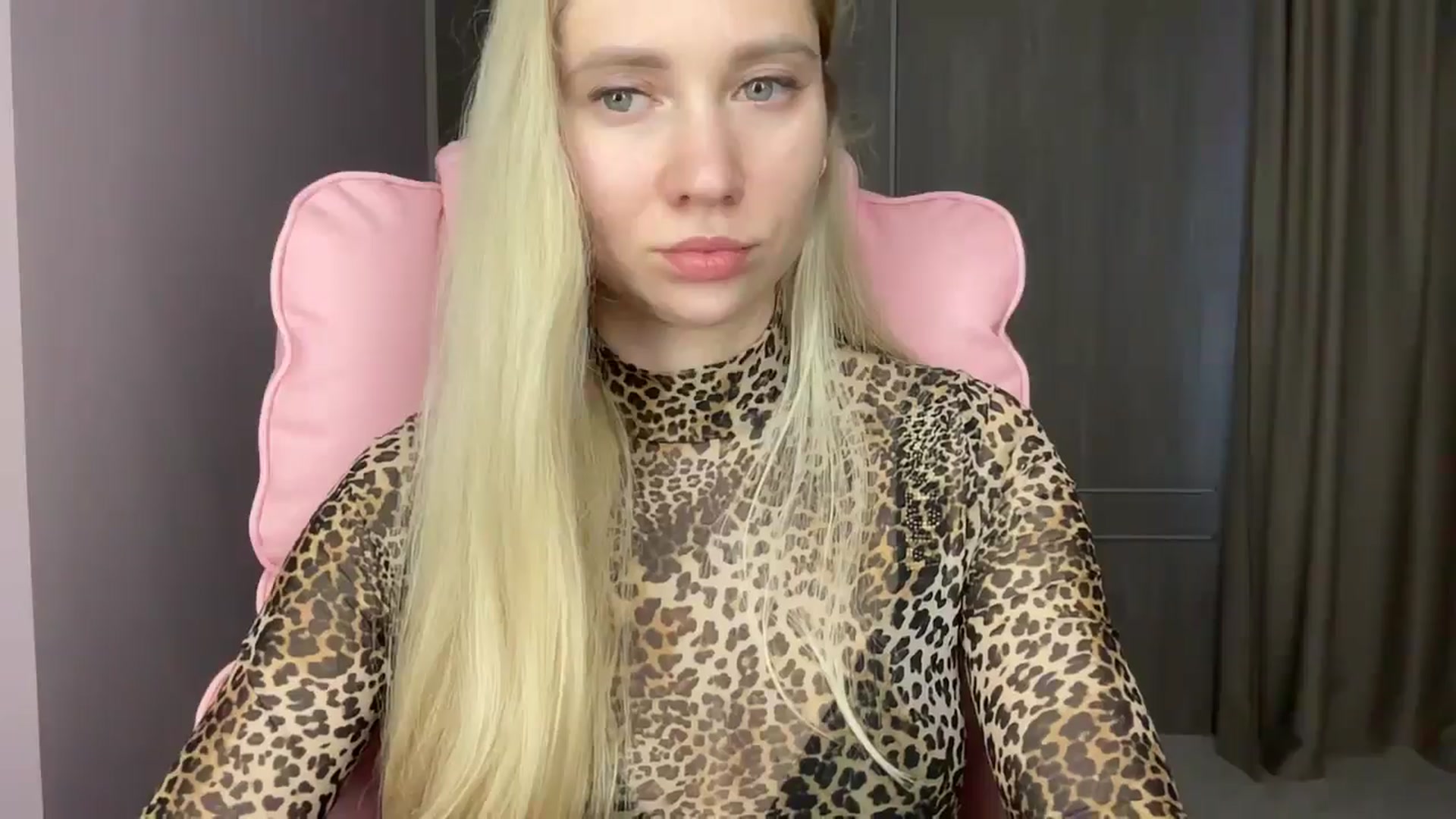 Gallery image thumbnail from Miss_Sylvia's myfreecams stream on, 05/19/2025, 16:58 image 19 of 20
