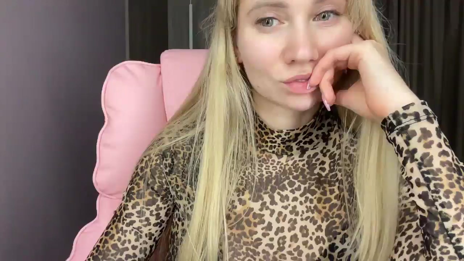Gallery image thumbnail from Miss_Sylvia's myfreecams stream on, 05/19/2025, 21:43 image 8 of 20