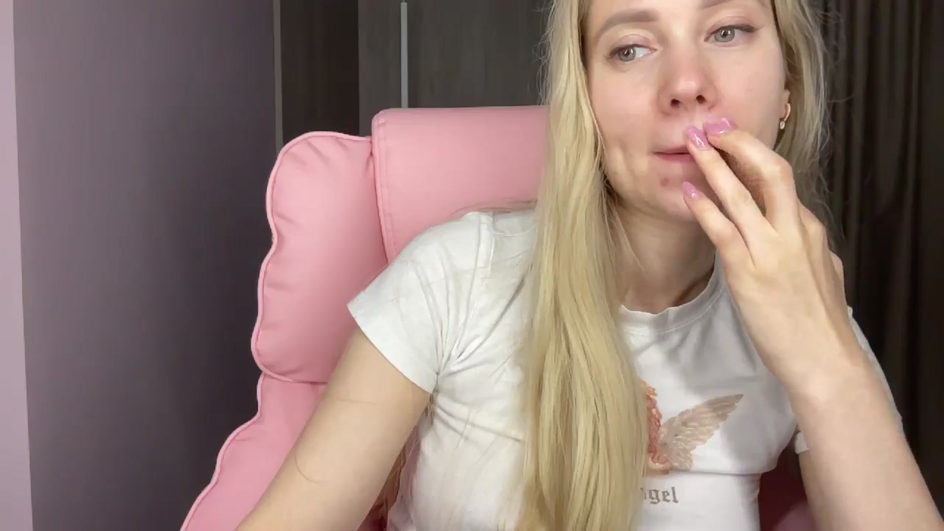 Gallery image thumbnail from Miss_Sylvia's myfreecams stream on, 05/20/2025, 17:50 image 4 of 20