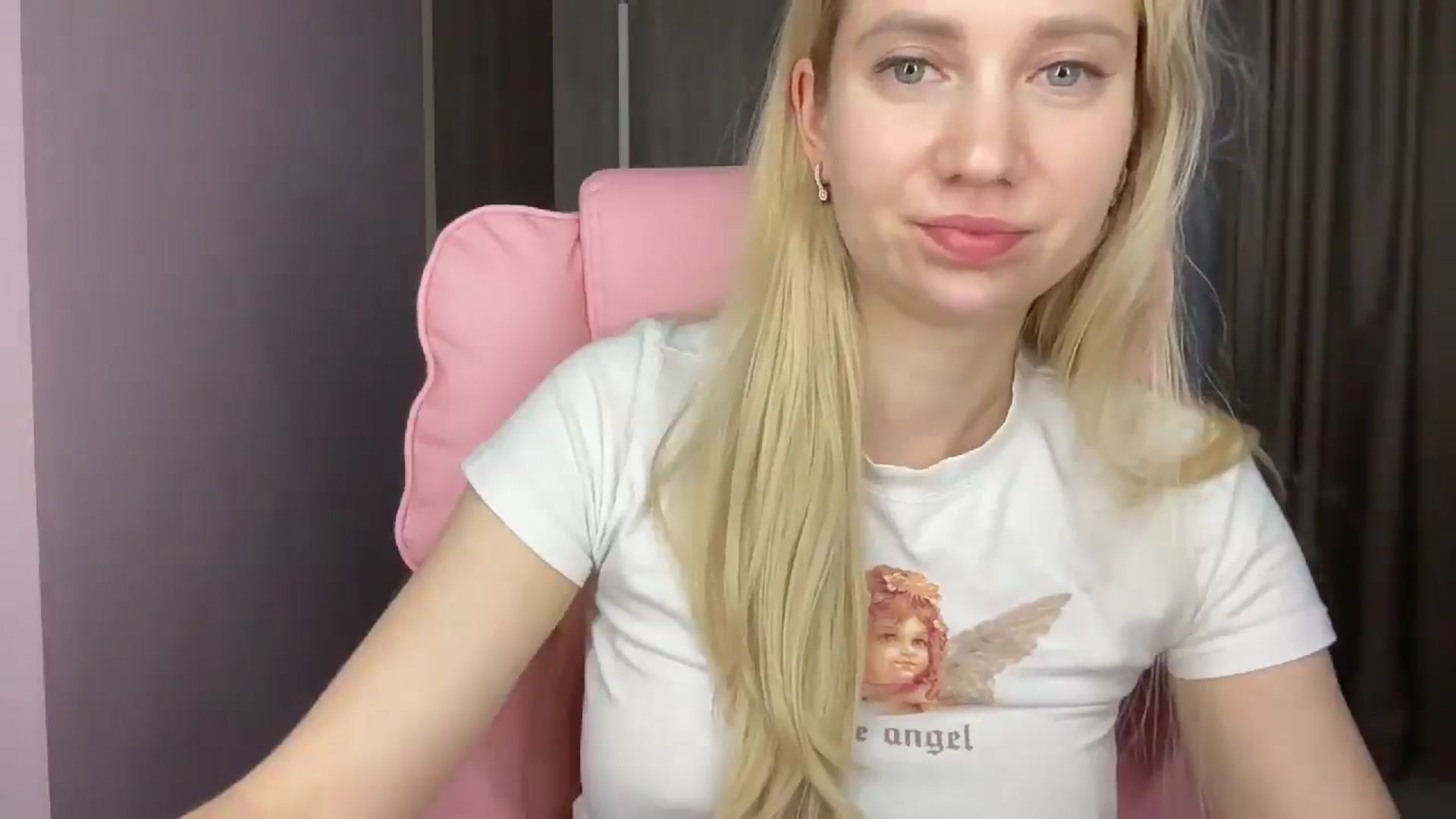 Gallery image thumbnail from Miss_Sylvia's myfreecams stream on, 05/20/2025, 17:50 image 6 of 20