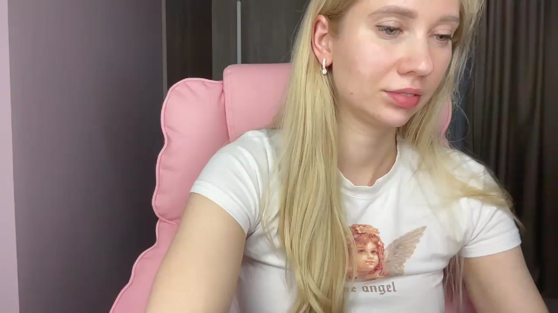 Gallery image thumbnail from Miss_Sylvia's myfreecams stream on, 05/20/2025, 17:50 image 7 of 20
