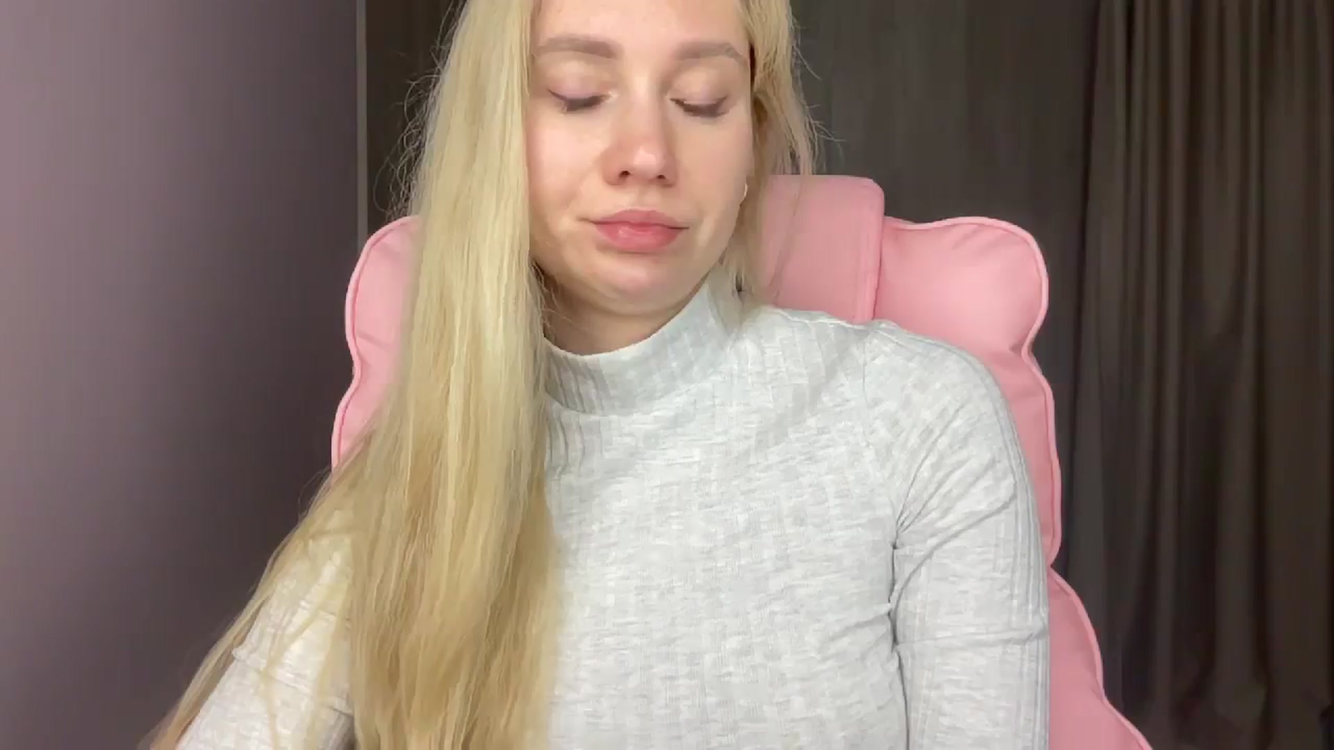Gallery image thumbnail from Miss_Sylvia's myfreecams stream on, 05/21/2025, 20:55 image 13 of 20