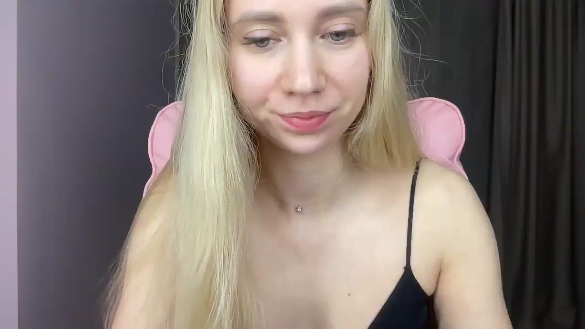 Gallery image thumbnail from Miss_Sylvia's myfreecams stream on, 05/24/2025, 19:33 image 18 of 20