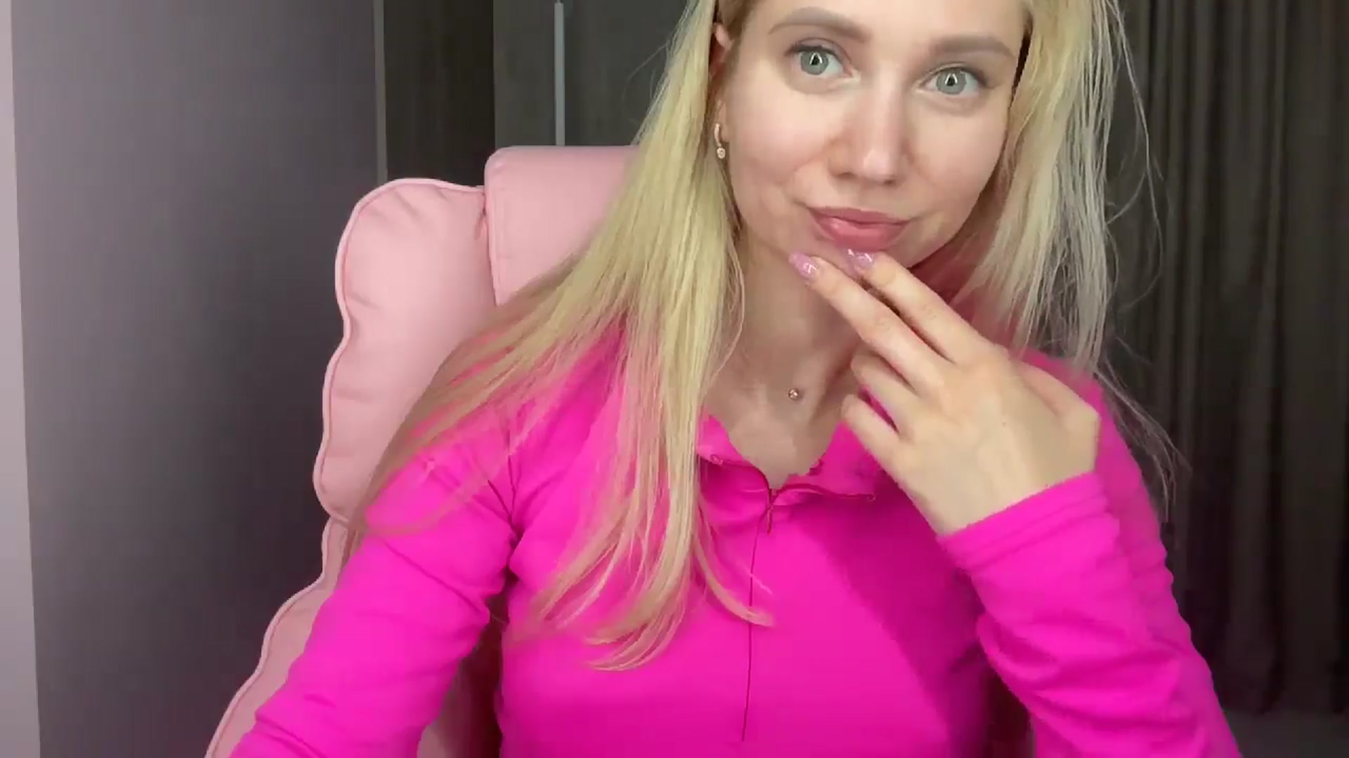 Gallery image thumbnail from Miss_Sylvia's myfreecams stream on, 05/25/2025, 18:58 image 3 of 20