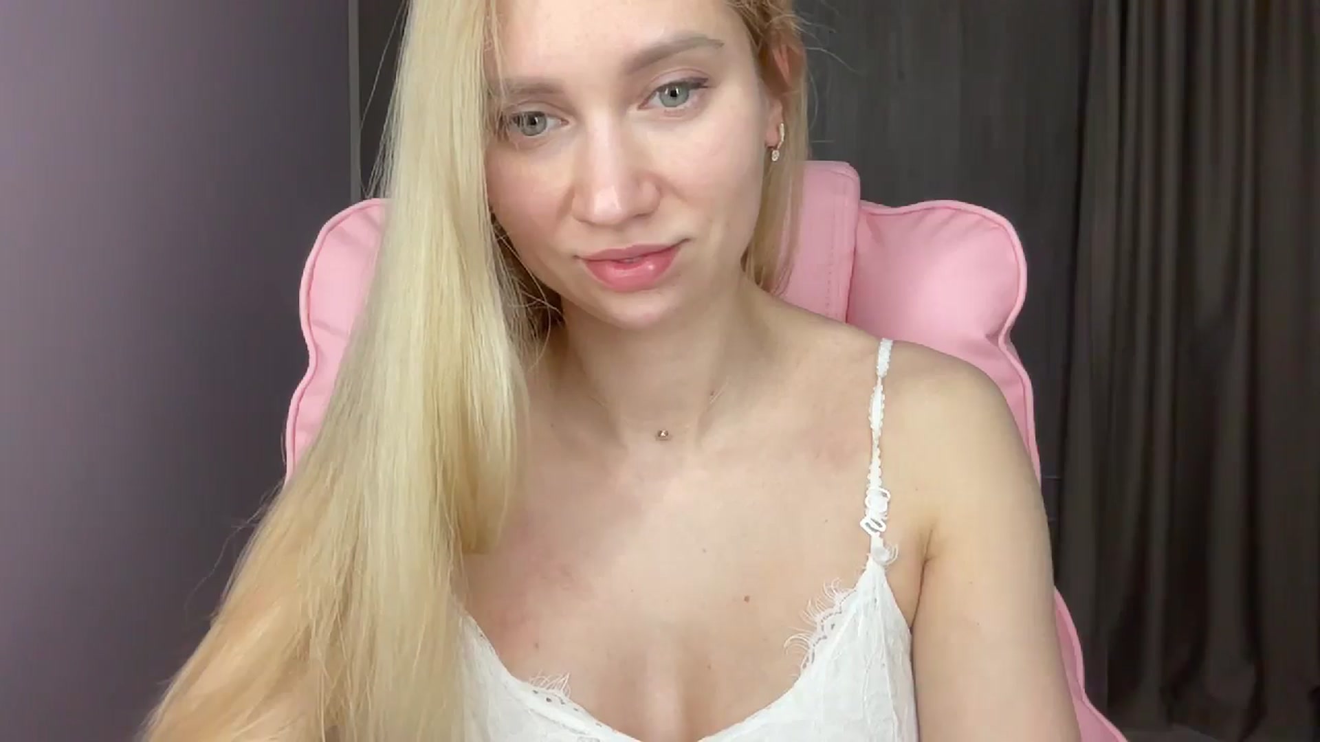 Gallery image thumbnail from Miss_Sylvia's myfreecams stream on, 05/26/2025, 17:56 image 3 of 20