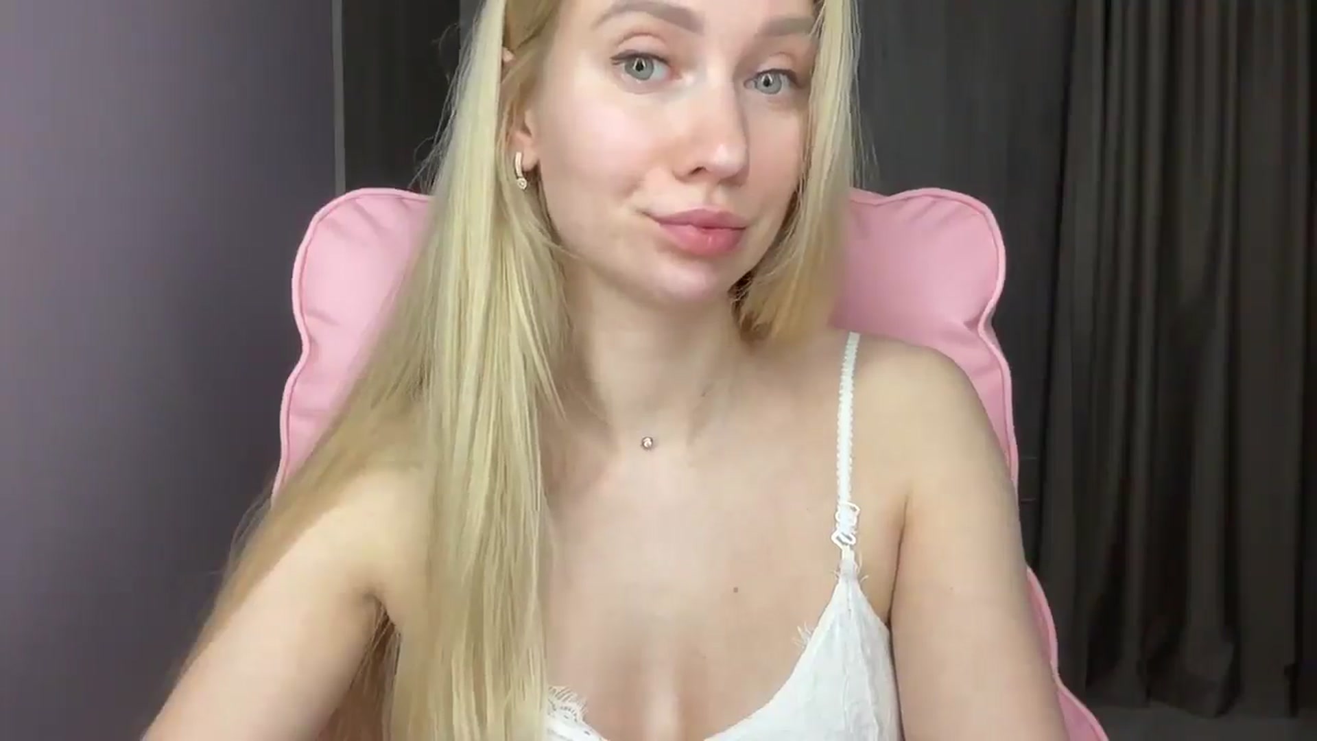 Gallery image thumbnail from Miss_Sylvia's myfreecams stream on, 05/26/2025, 19:52 image 2 of 20