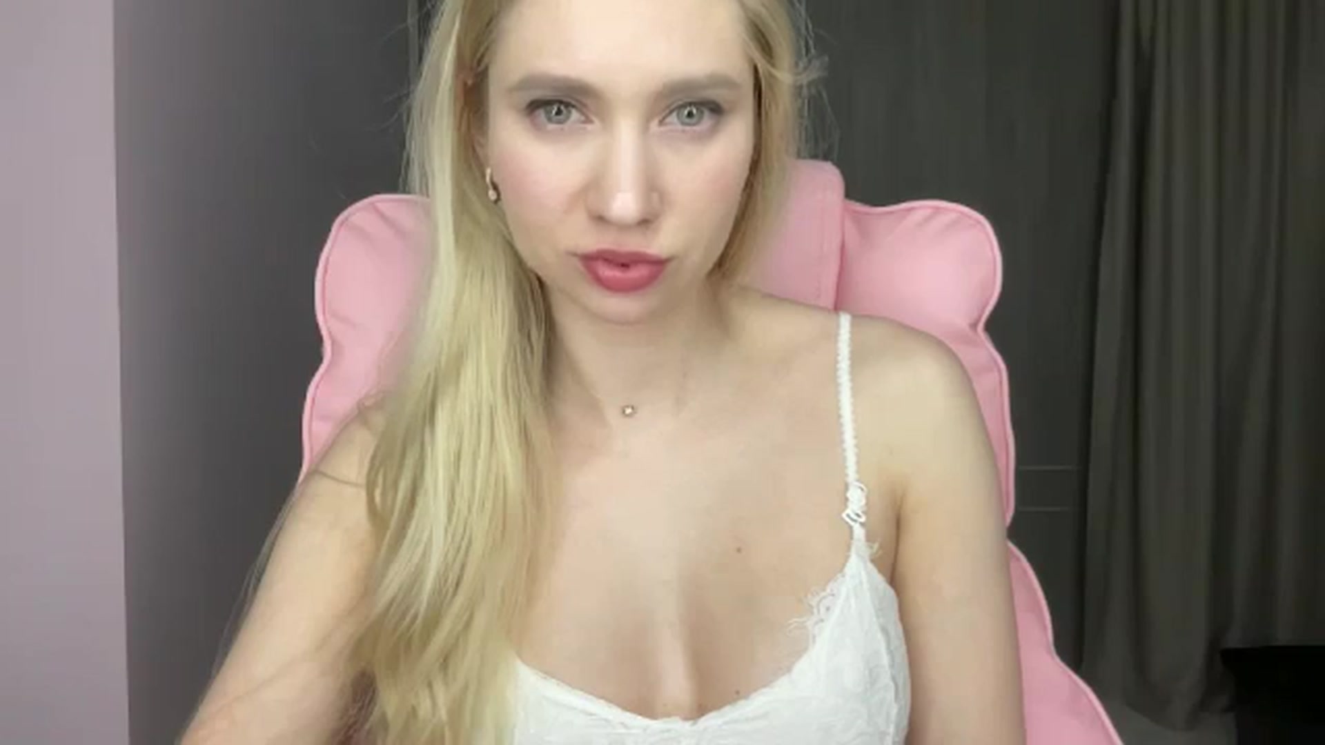 Gallery image thumbnail from Miss_Sylvia's myfreecams stream on, 05/29/2025, 20:01 image 4 of 20