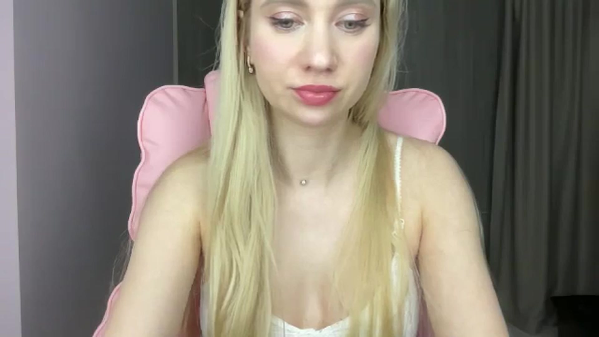 Gallery image thumbnail from Miss_Sylvia's myfreecams stream on, 05/29/2025, 20:28 image 14 of 20