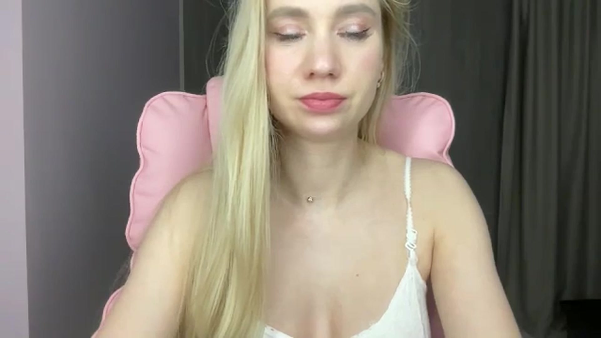 Gallery image thumbnail from Miss_Sylvia's myfreecams stream on, 05/29/2025, 22:23 image 6 of 20