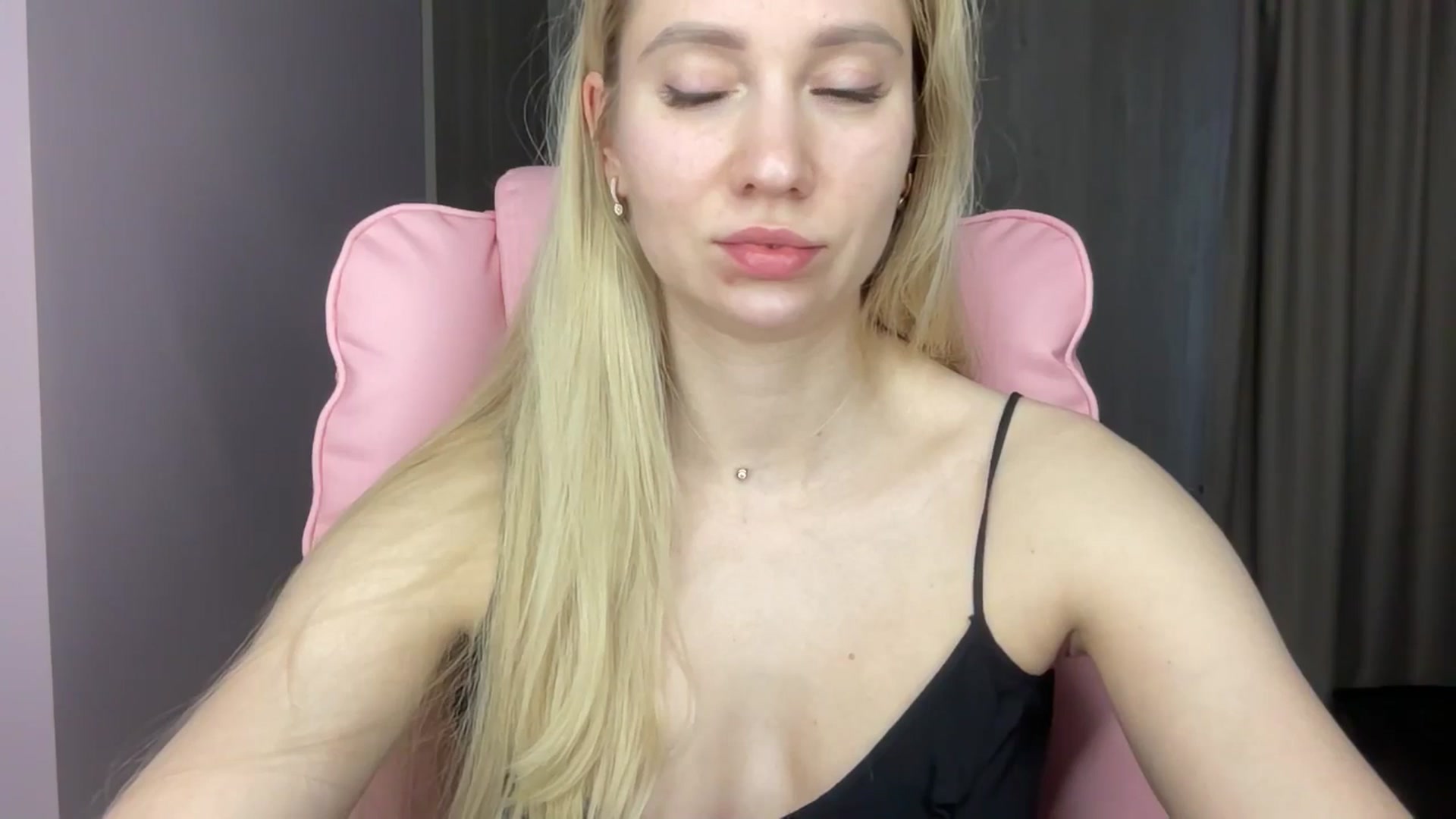 Gallery image thumbnail from Miss_Sylvia's myfreecams stream on, 06/03/2025, 17:15 image 4 of 20
