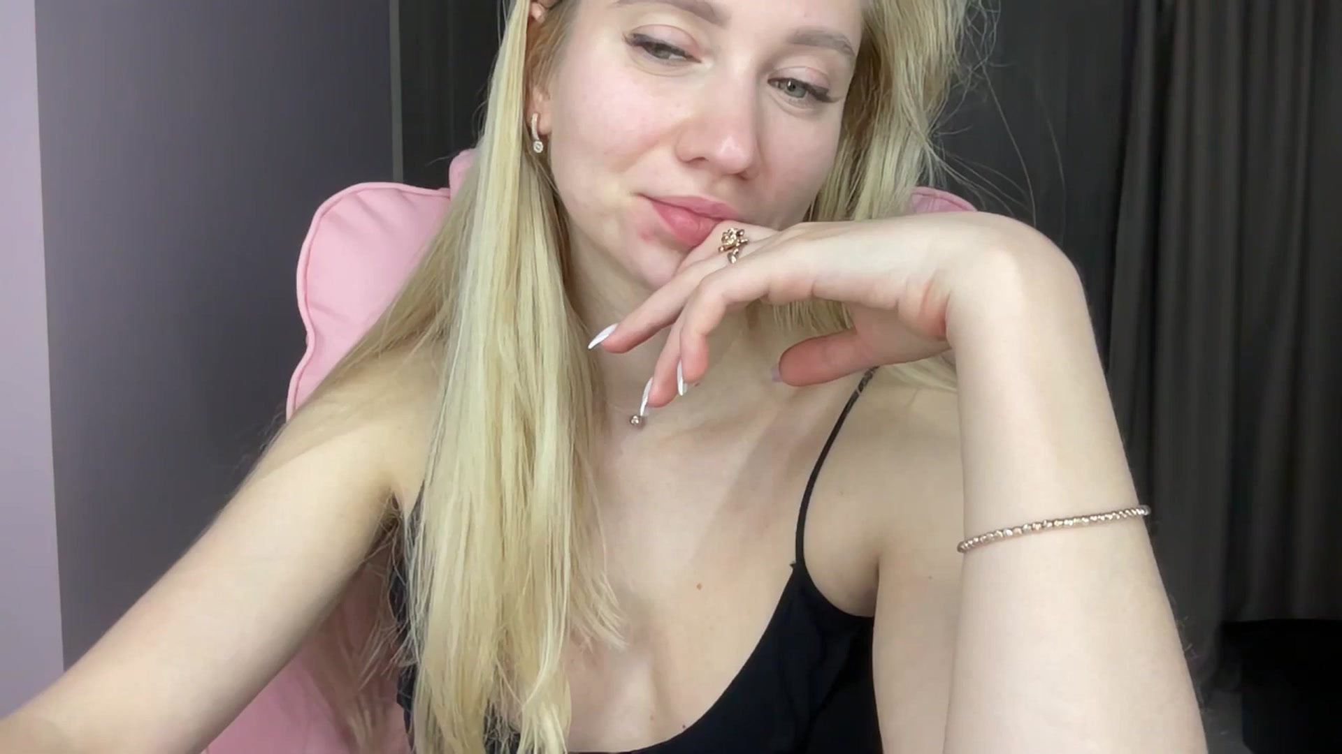 Gallery image thumbnail from Miss_Sylvia's myfreecams stream on, 06/03/2025, 19:12 image 16 of 20