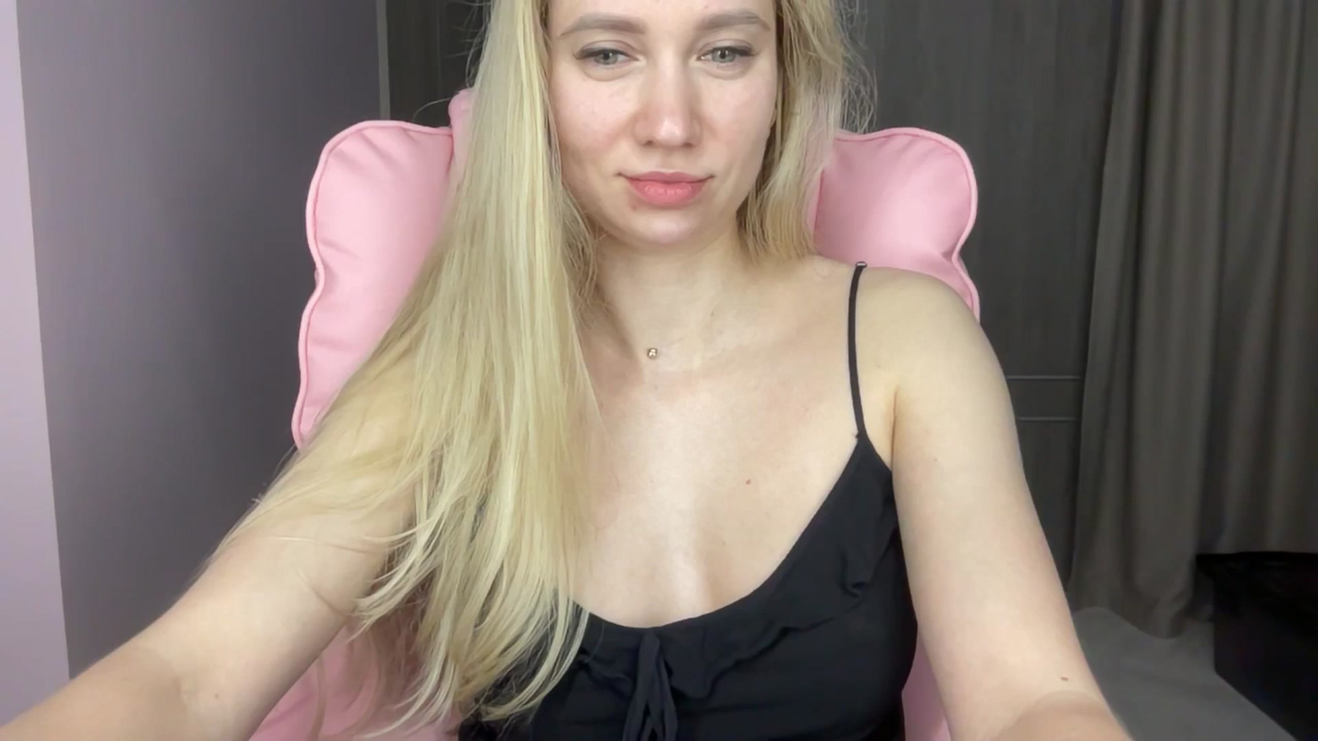 Gallery image thumbnail from Miss_Sylvia's myfreecams stream on, 06/03/2025, 19:12 image 12 of 20