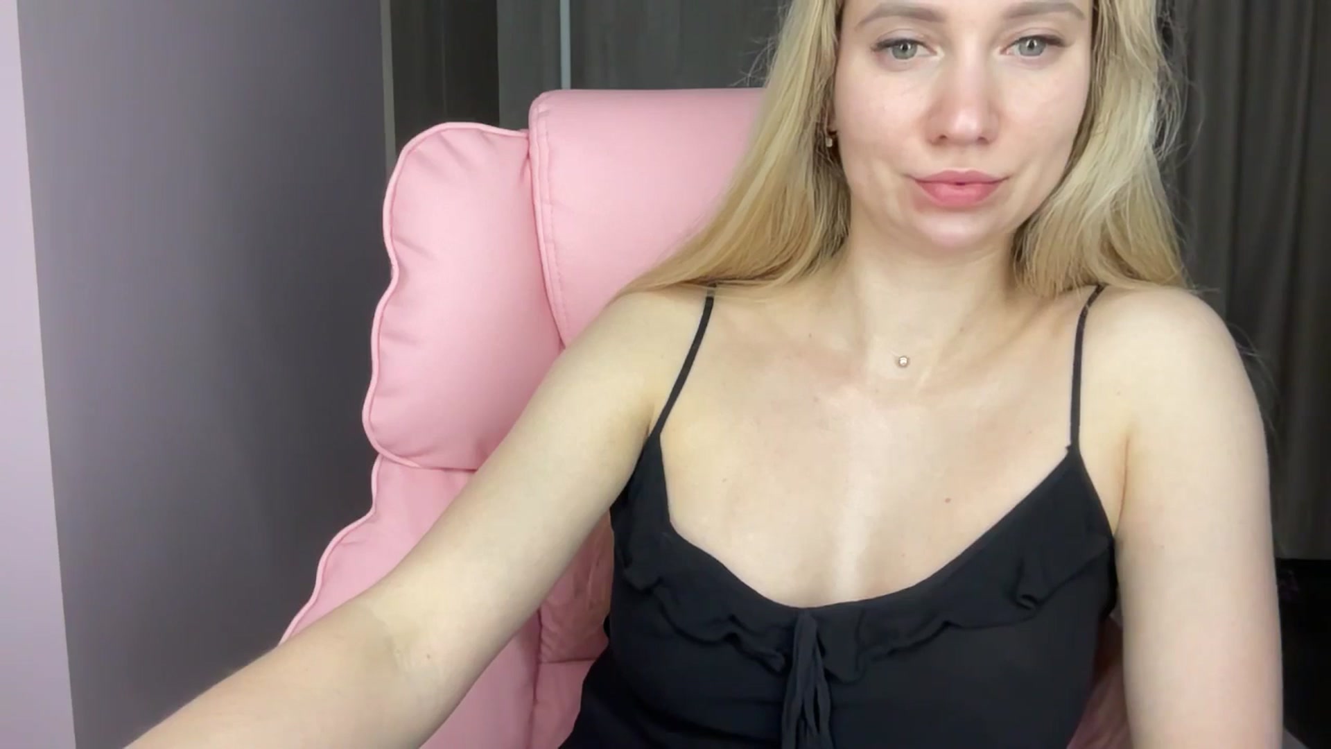 Gallery image thumbnail from Miss_Sylvia's myfreecams stream on, 06/03/2025, 19:12 image 13 of 20