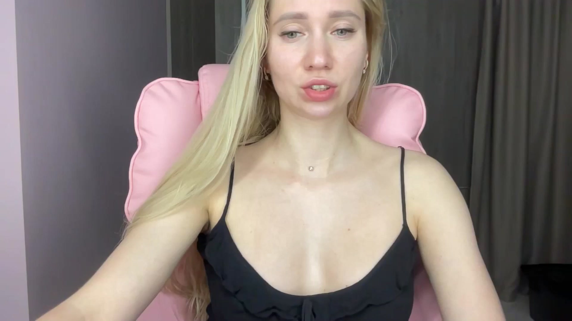Gallery image thumbnail from Miss_Sylvia's myfreecams stream on, 06/03/2025, 19:12 image 17 of 20