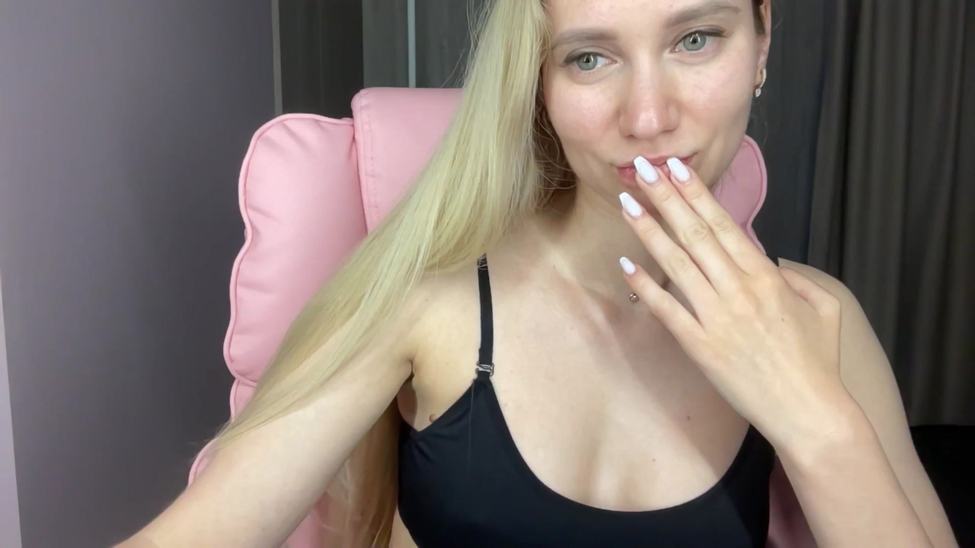 Gallery image thumbnail from Miss_Sylvia's myfreecams stream on, 06/05/2025, 18:00 image 19 of 20