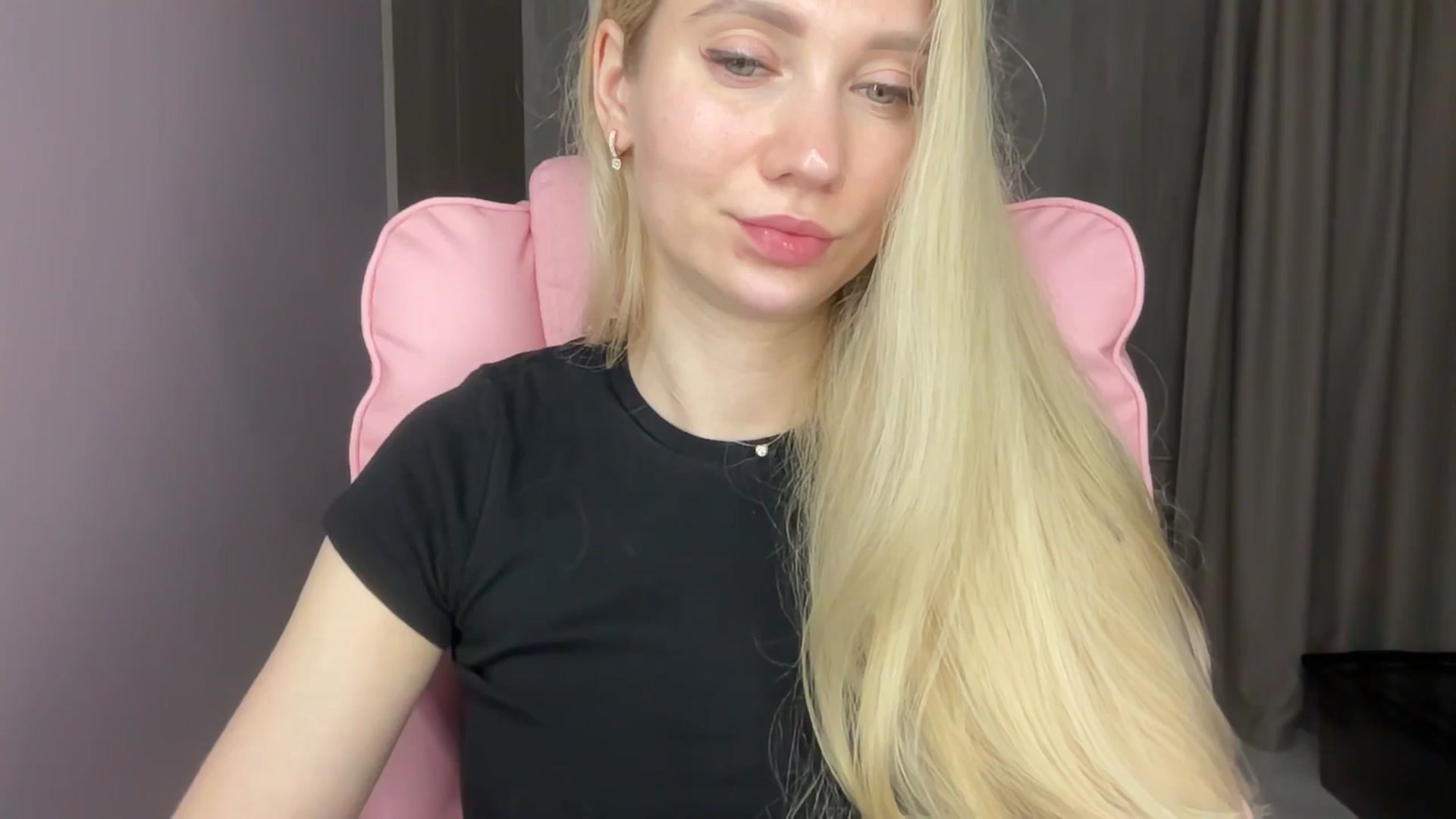 Gallery image thumbnail from Miss_Sylvia's myfreecams stream on, 06/06/2025, 19:19 image 16 of 20