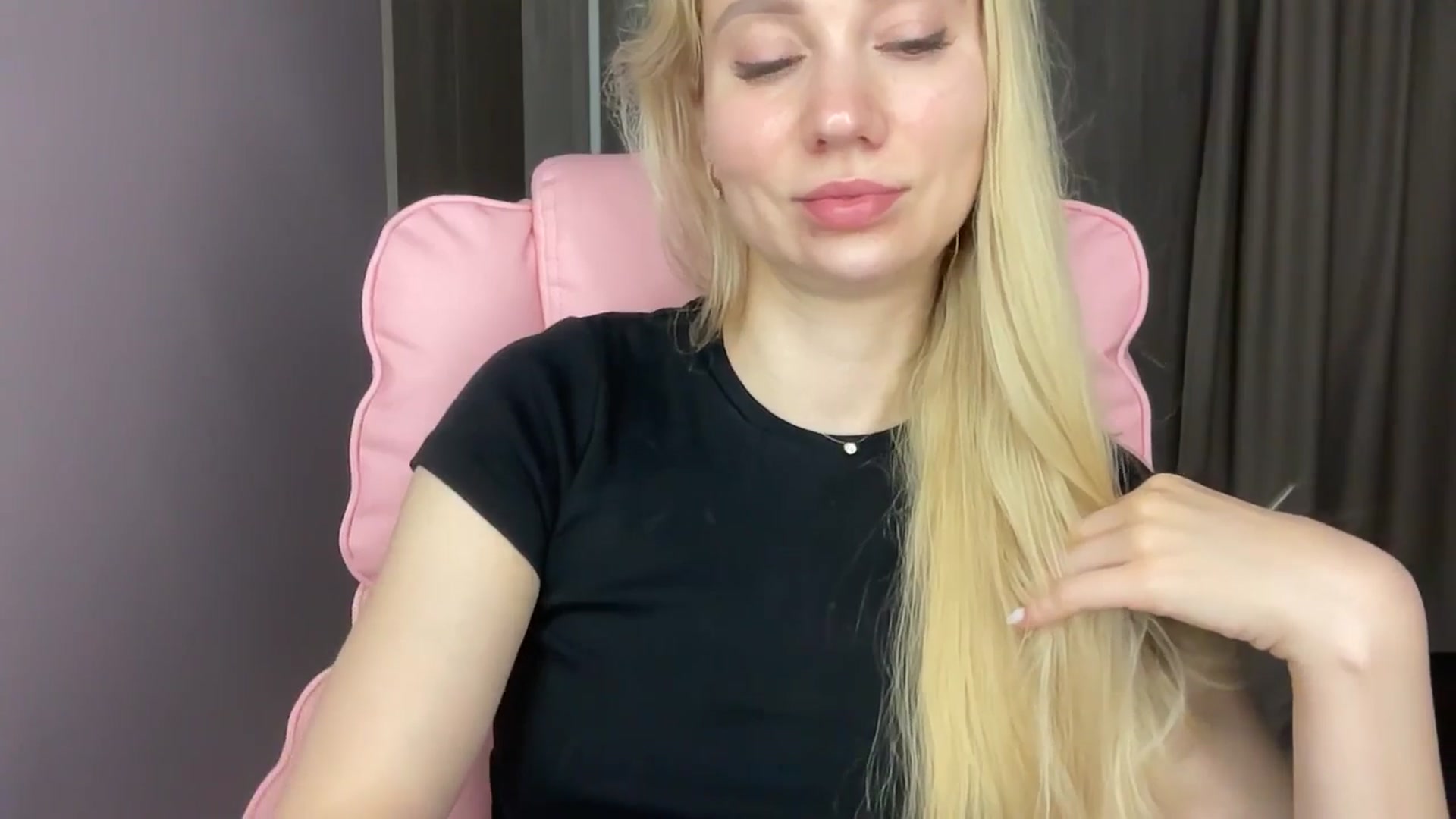 Gallery image thumbnail from Miss_Sylvia's myfreecams stream on, 06/06/2025, 19:19 image 11 of 20
