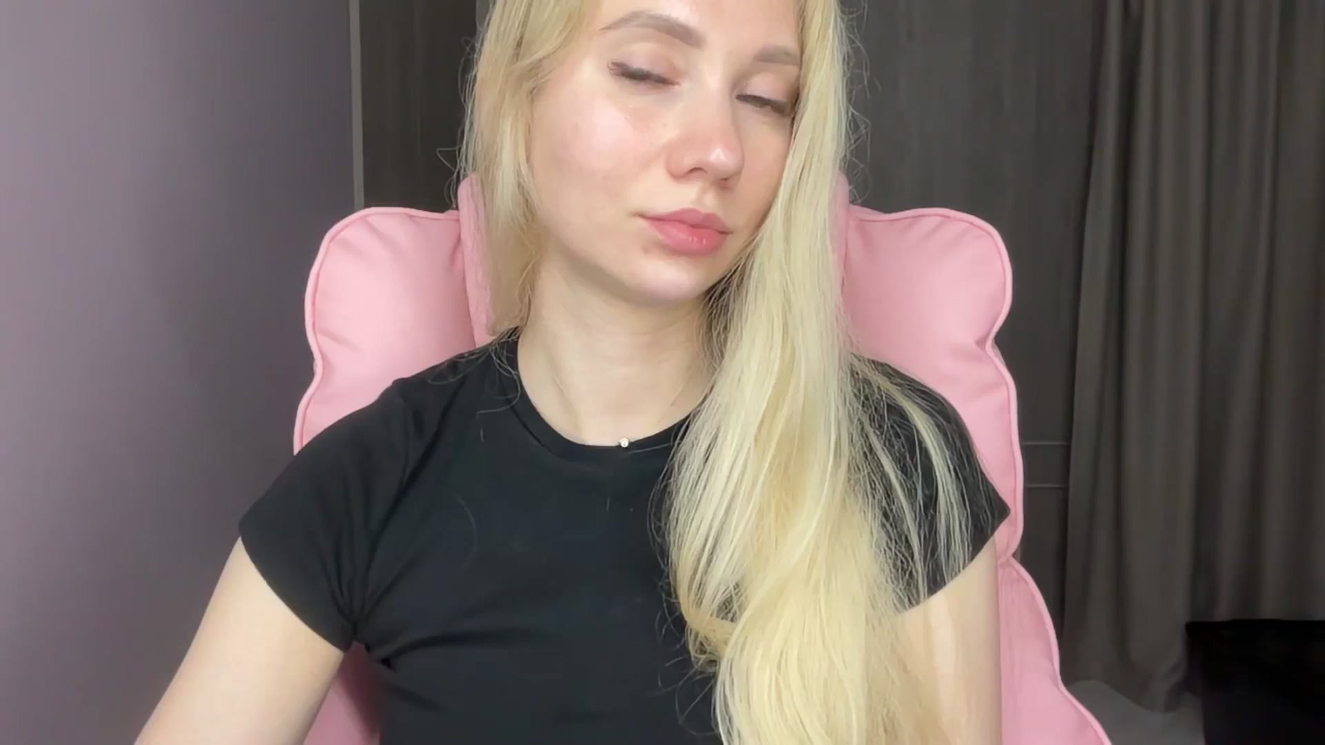 Gallery image thumbnail from Miss_Sylvia's myfreecams stream on, 06/06/2025, 19:19 image 6 of 20