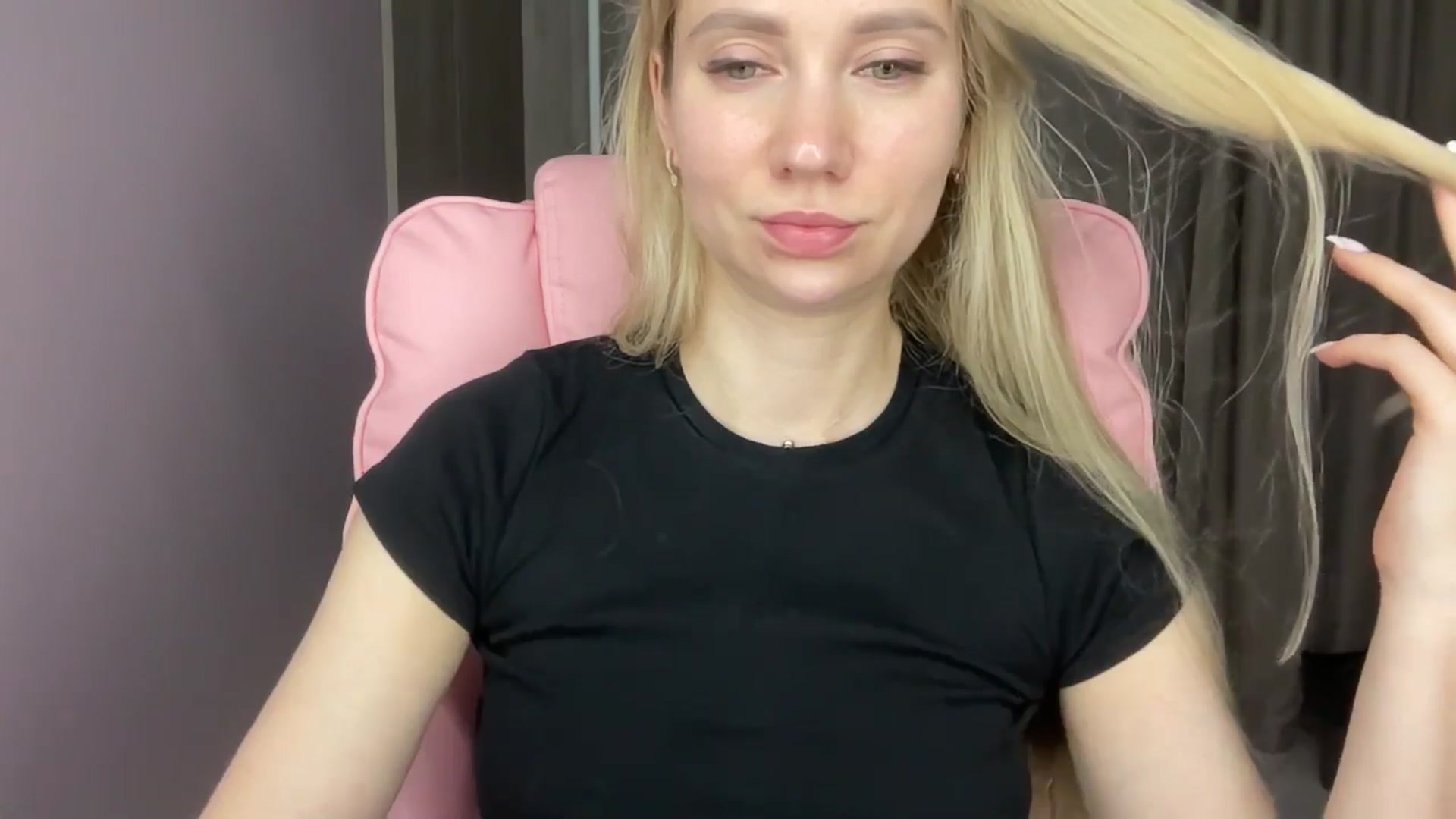 Gallery image thumbnail from Miss_Sylvia's myfreecams stream on, 06/06/2025, 19:19 image 17 of 20